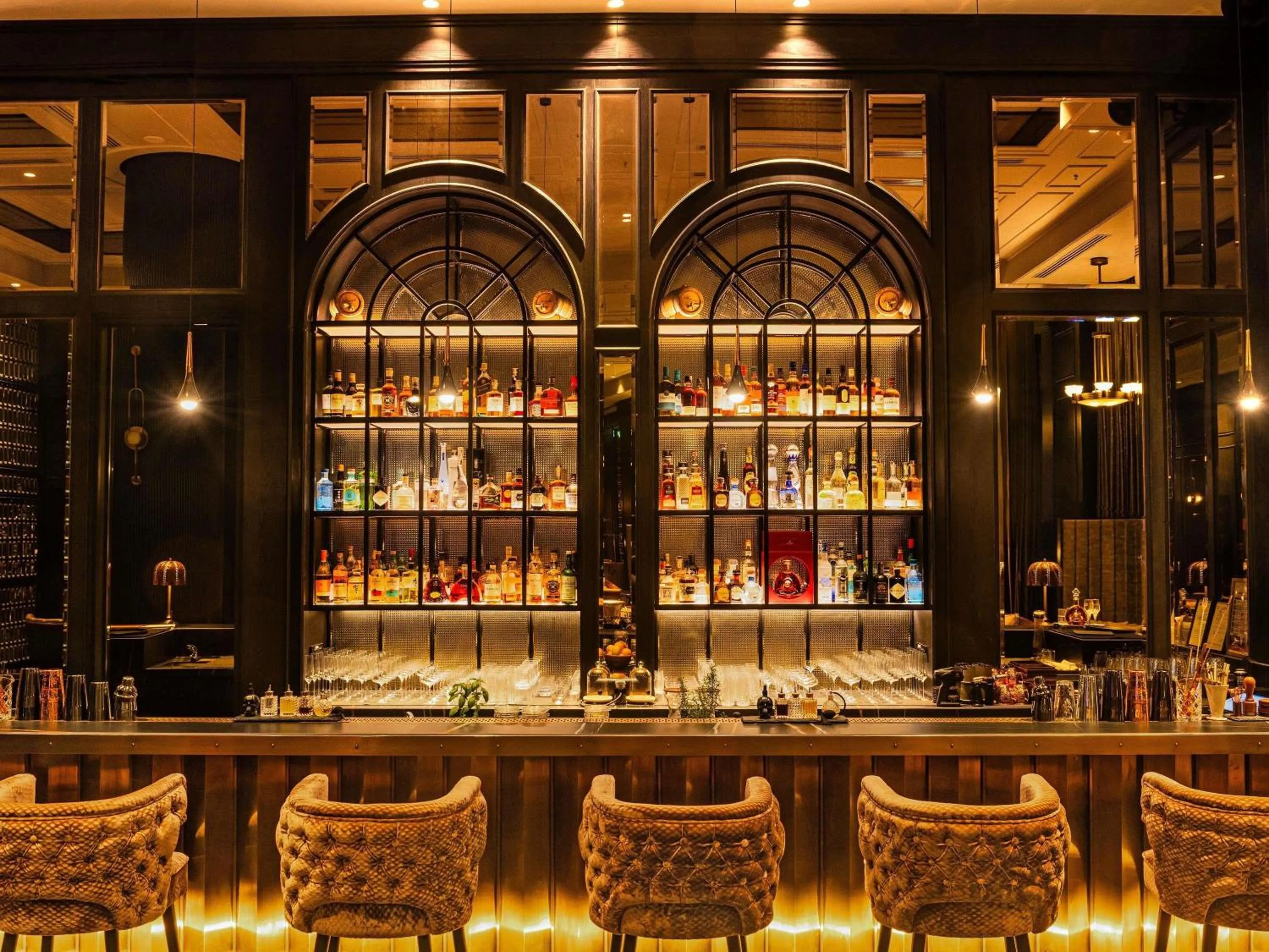 Lounge or bar in Fairmont Mumbai