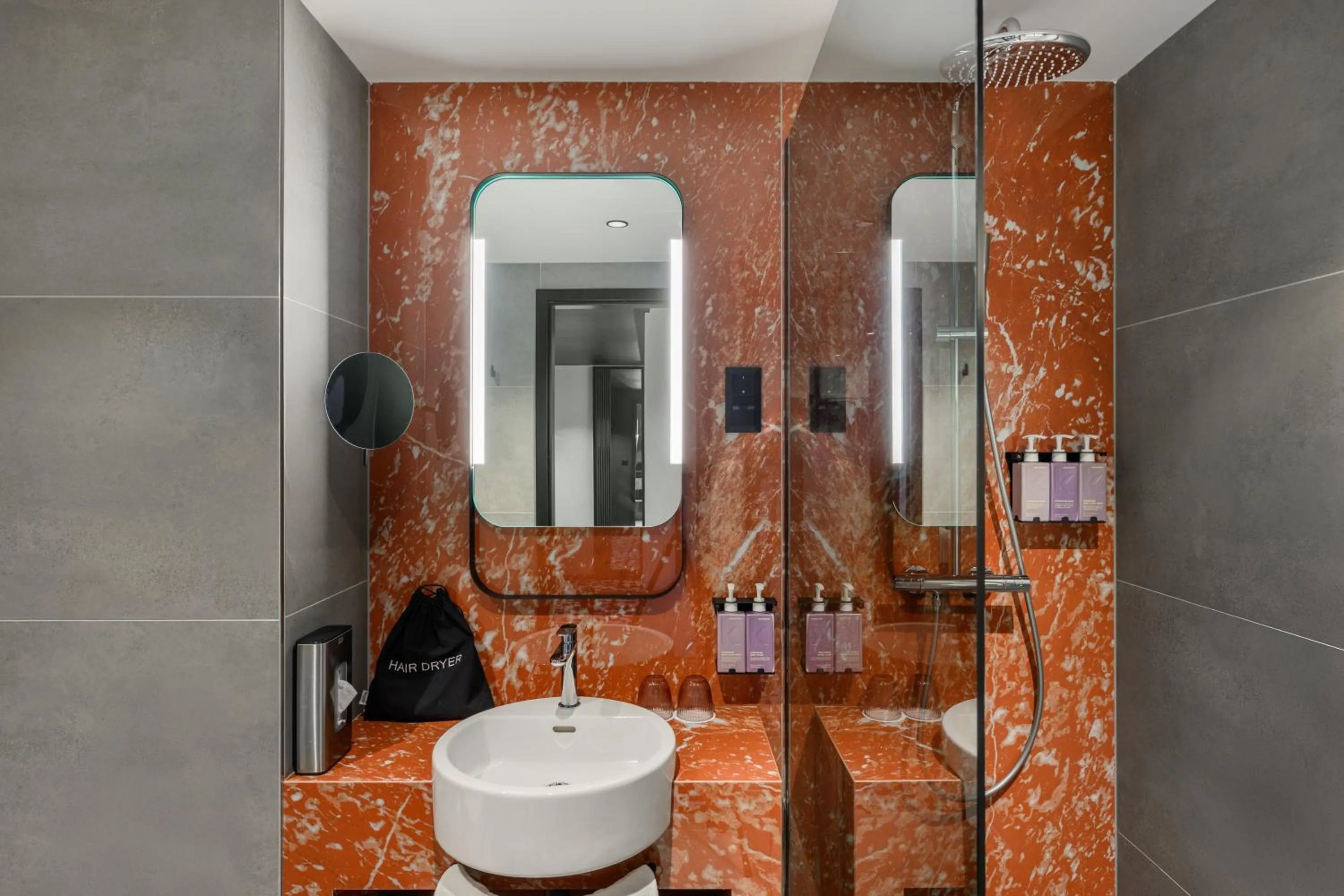 Shower in TRIBE Budapest Airport