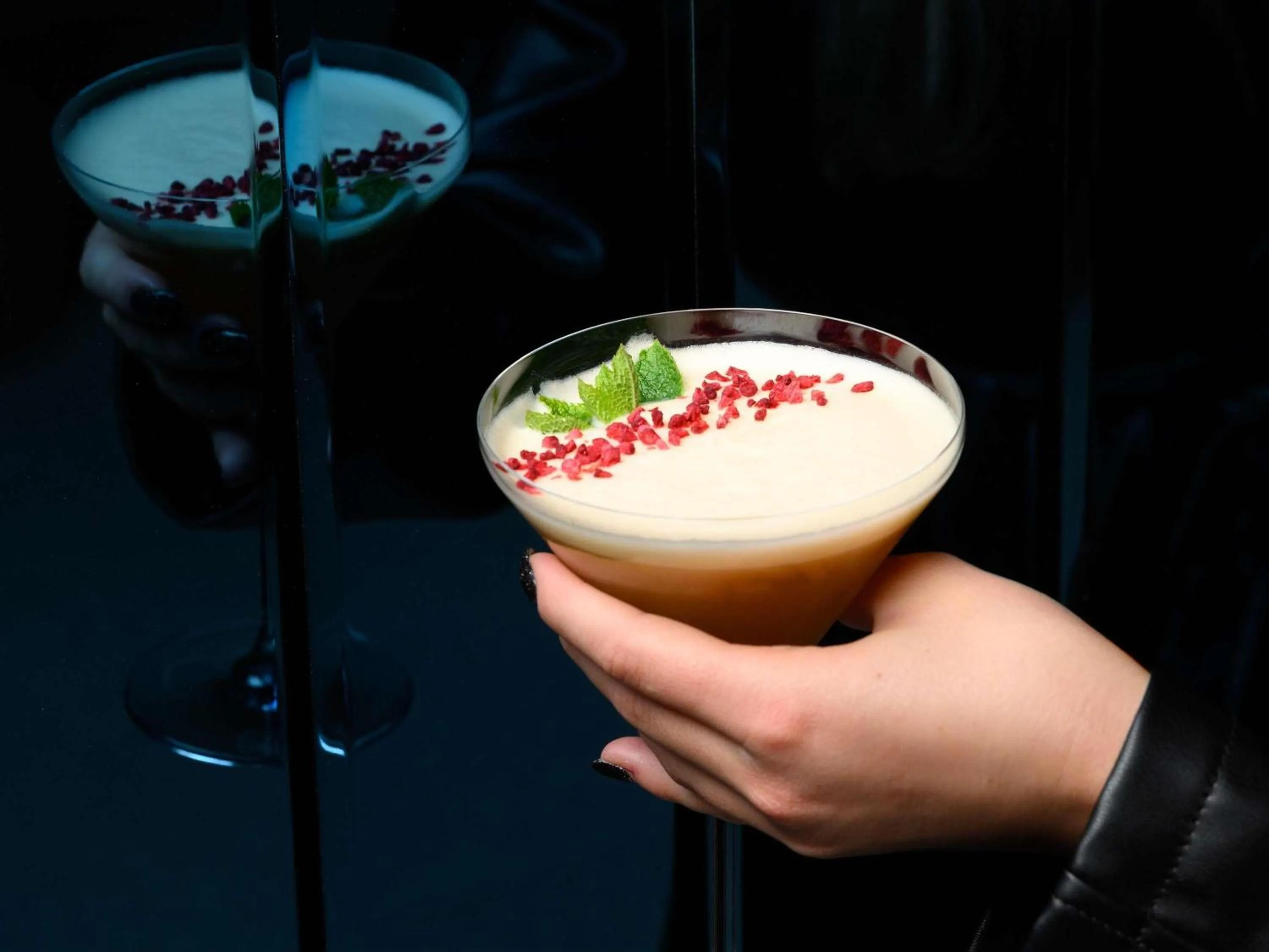 Lounge or bar in TRIBE Budapest Airport