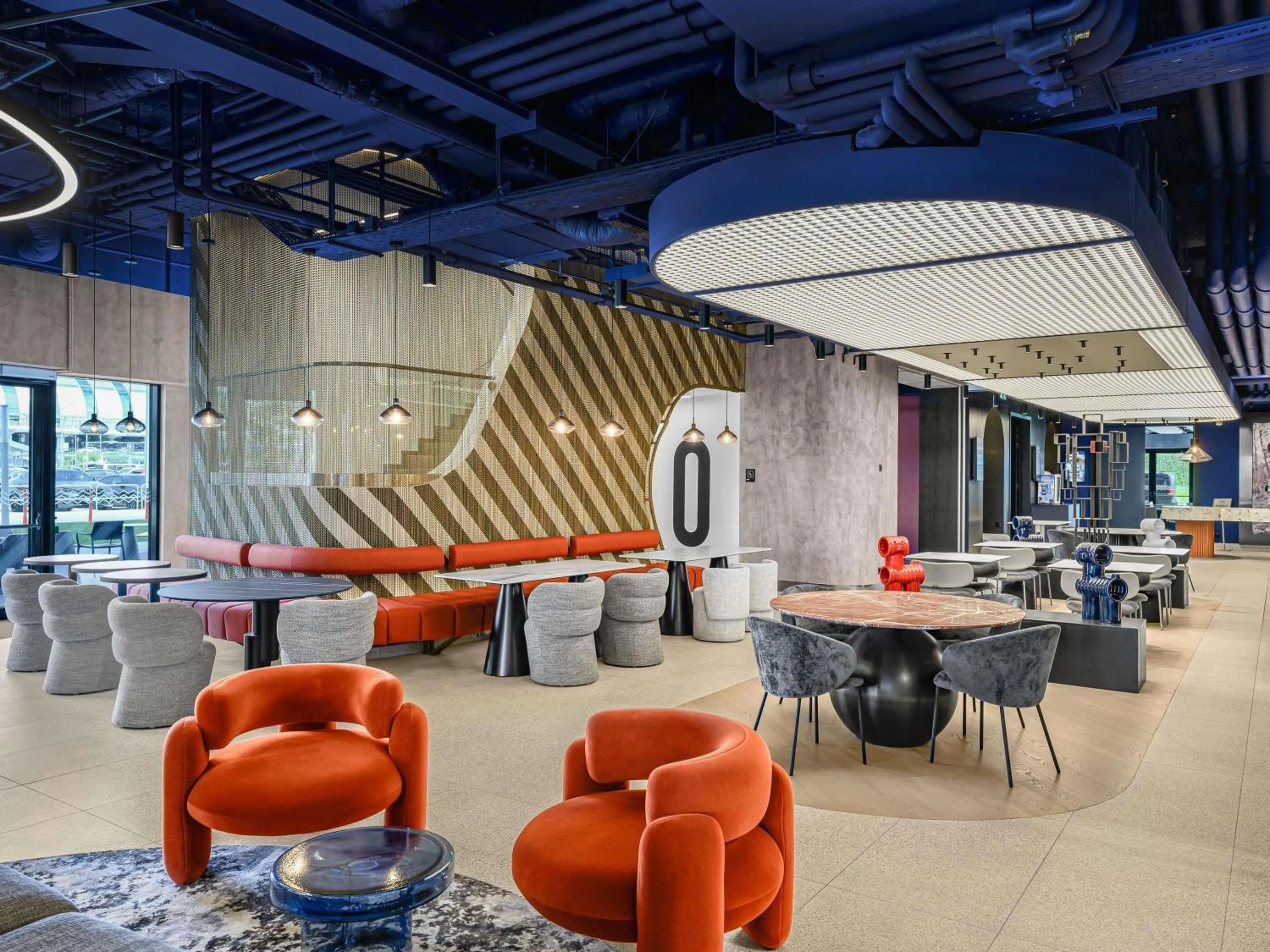 Lounge or bar in TRIBE Budapest Airport