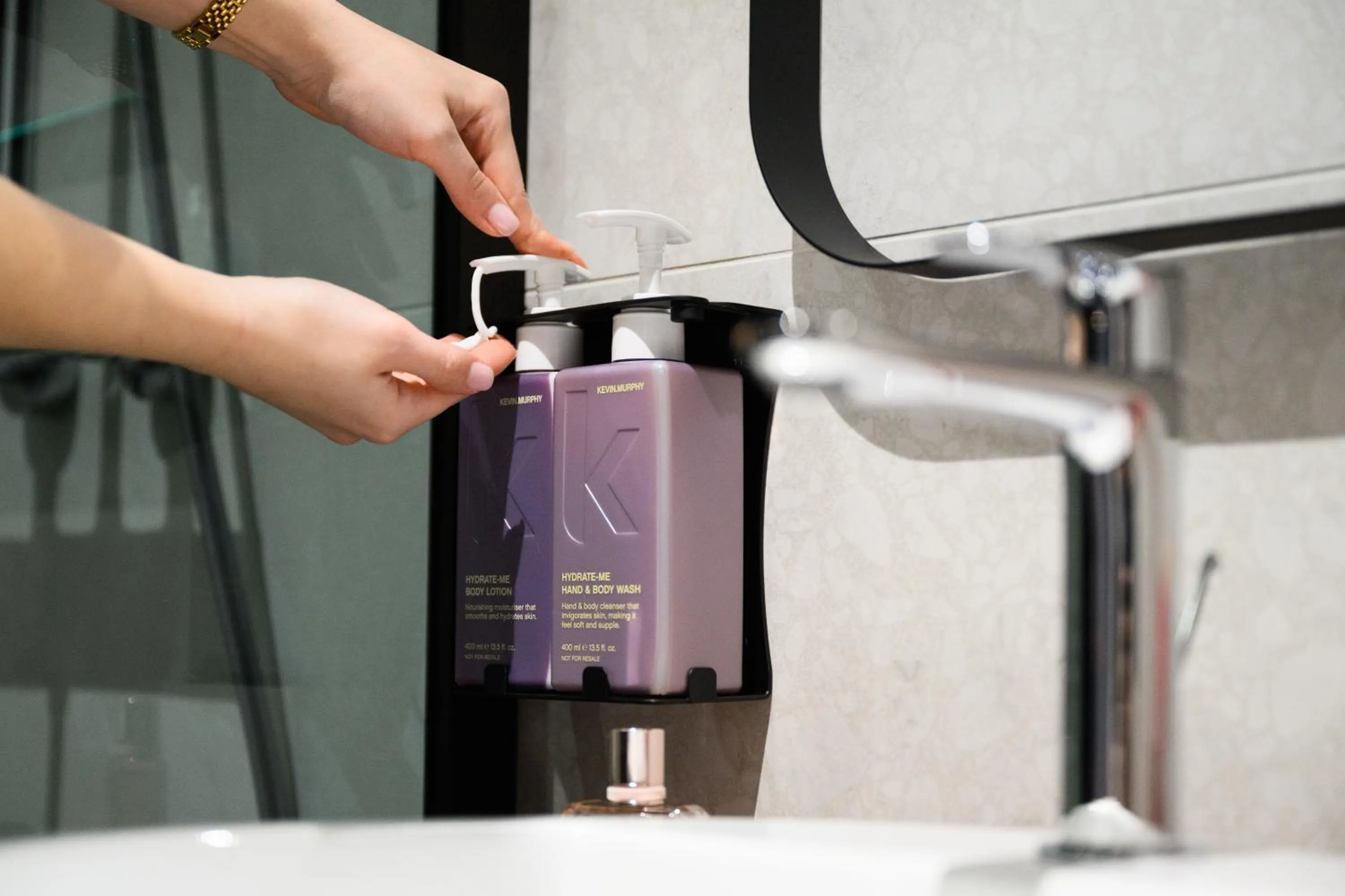 Shower in TRIBE Budapest Airport