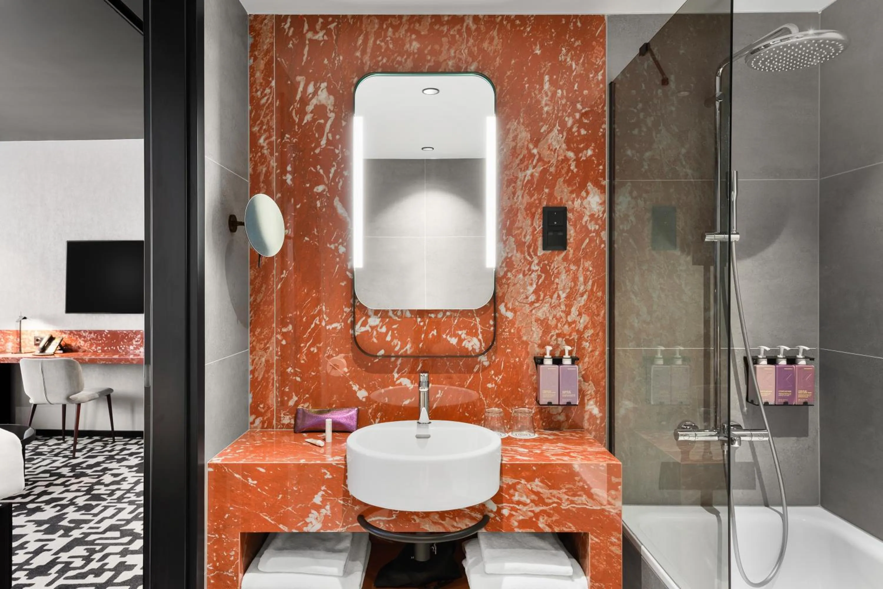 Shower in TRIBE Budapest Airport