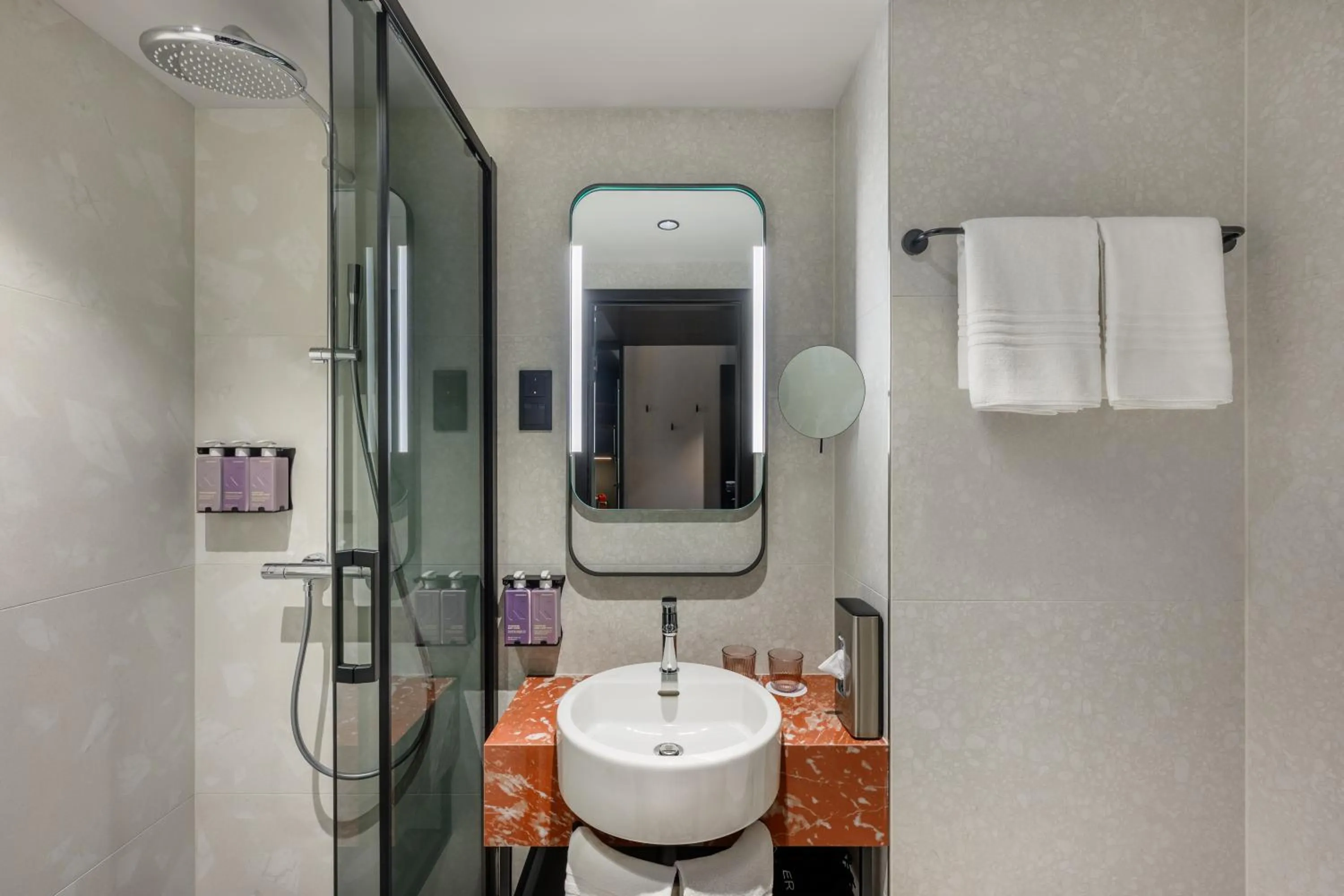 Shower in TRIBE Budapest Airport