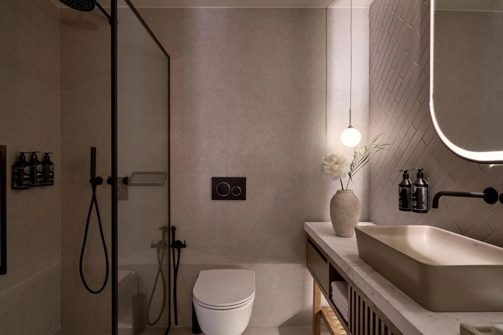 Toilet in Rocca a Mare Heraklion - Handwritten Collection