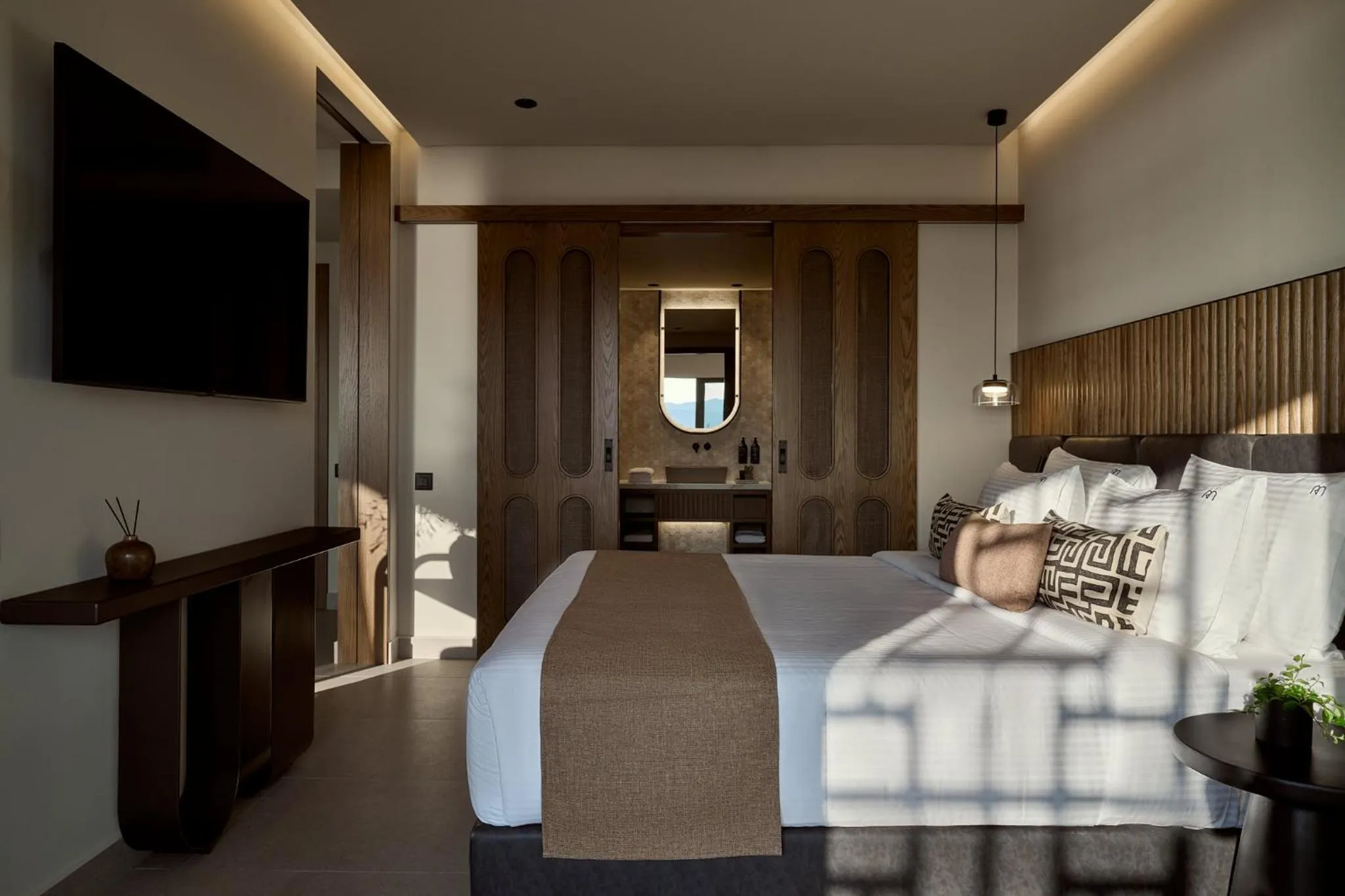 Bed in Rocca a Mare Heraklion - Handwritten Collection