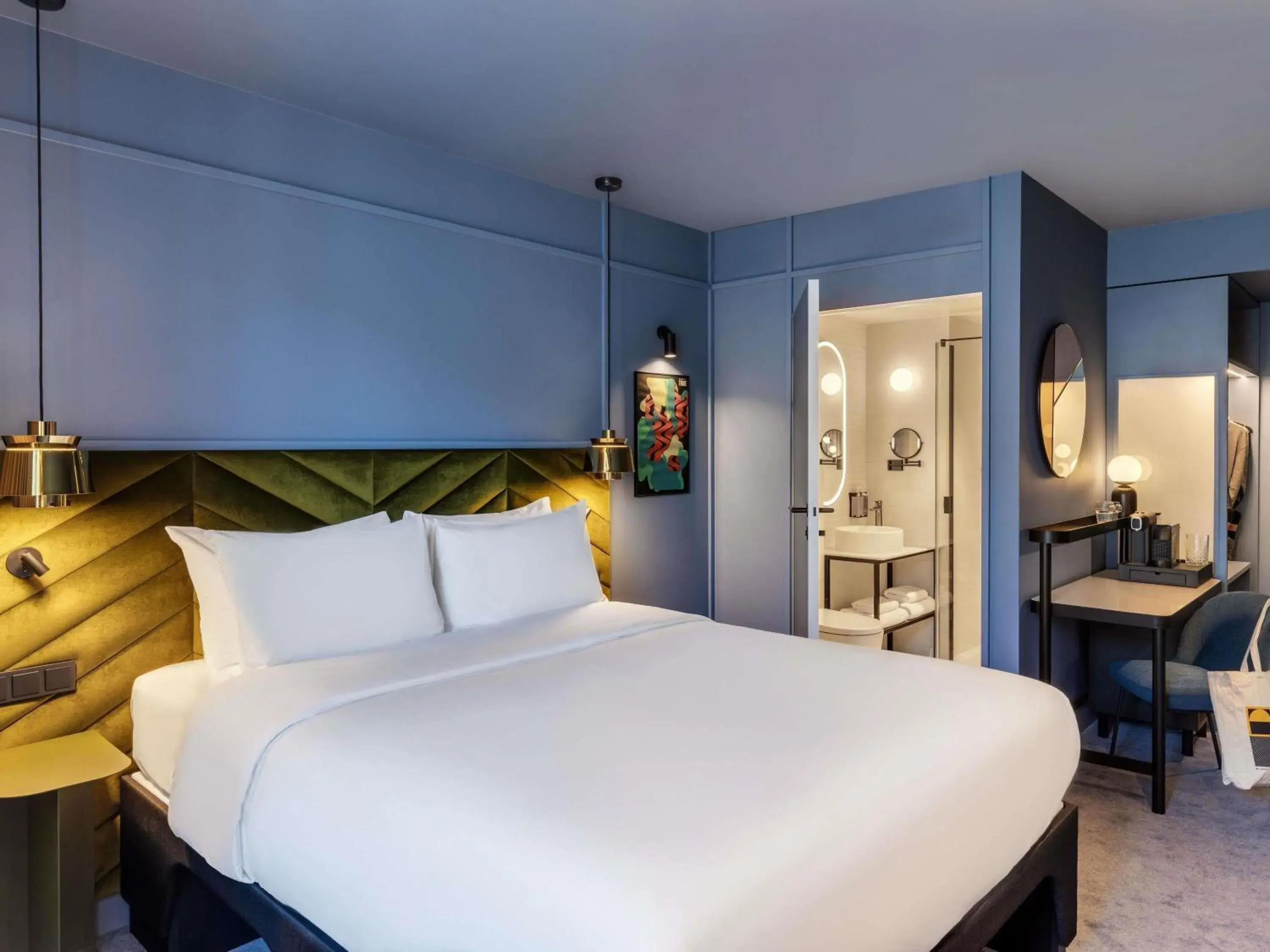 TRIBE EXTRA Queen Room in TRIBE Krakow Old Town TRIBE EXTRA Queen Room in TRIBE Krakow Old Town