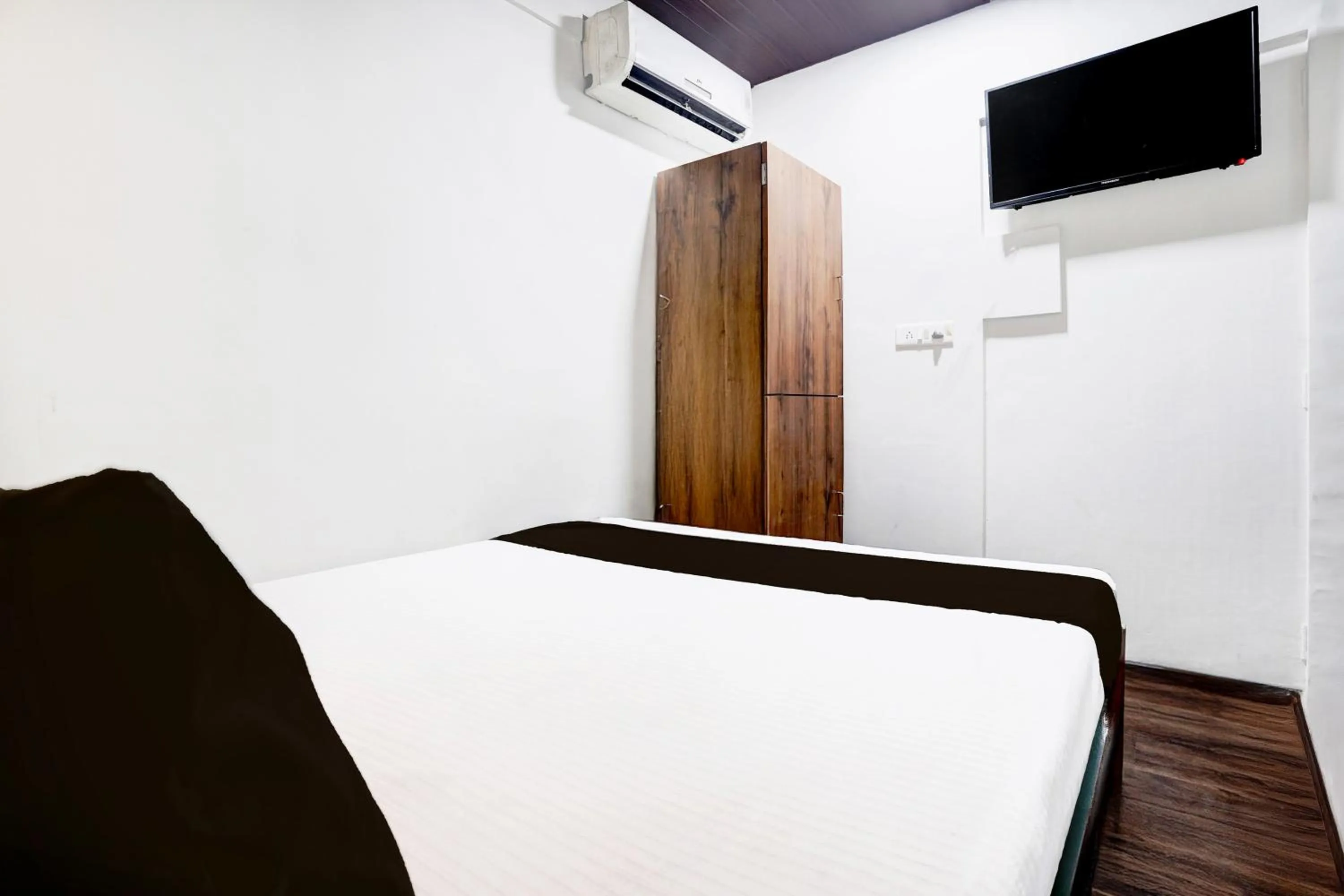 Bedroom in Super Hotel O BKC Santacruz East