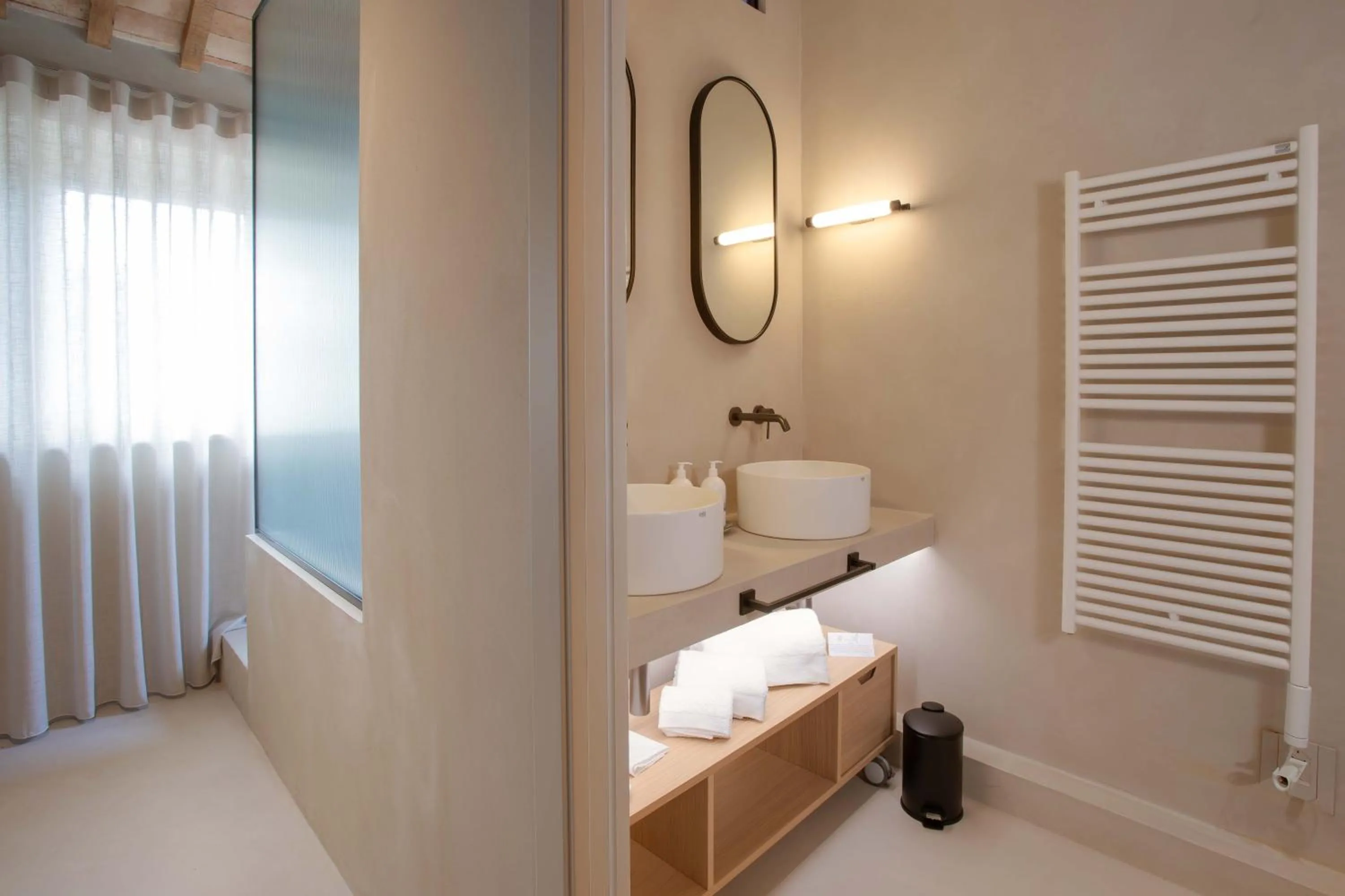 Bathroom, Bed in Relais La Colombaia