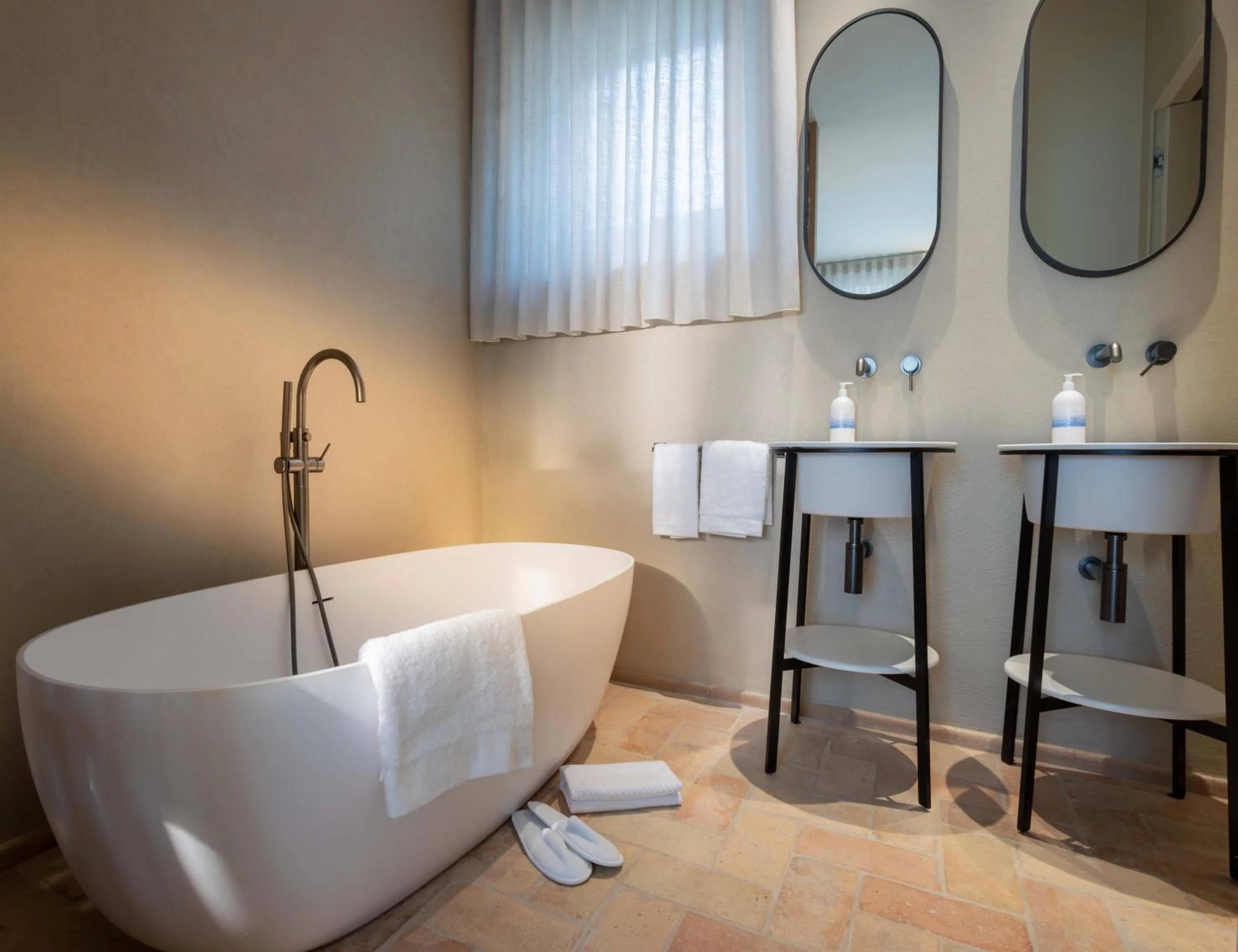 Bath, Bed in Relais La Colombaia