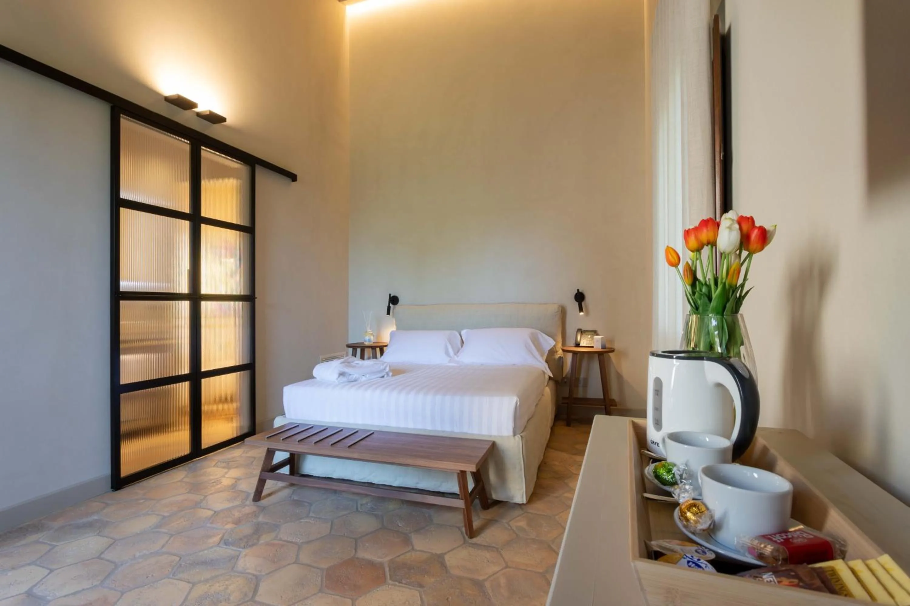 Photo of the whole room, Bed in Relais La Colombaia