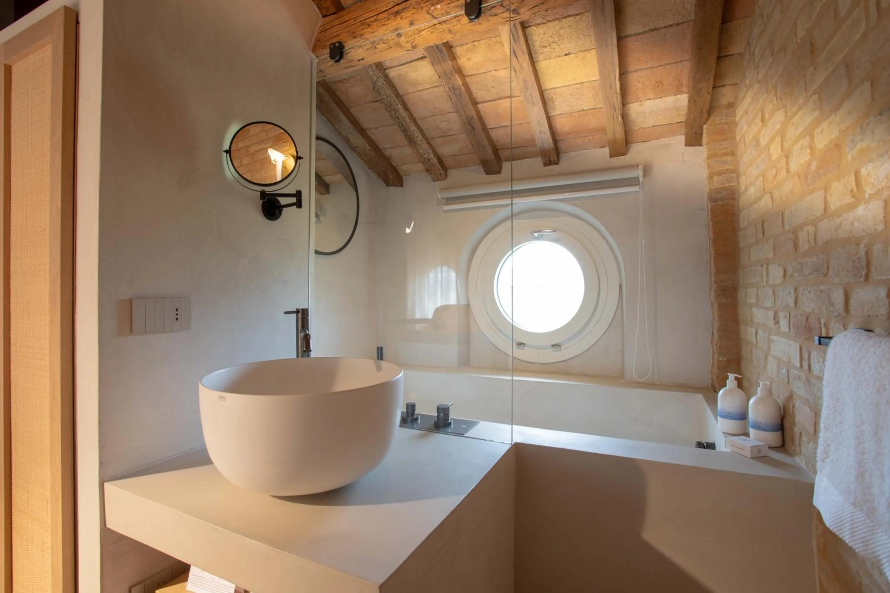 Bath in Relais La Colombaia