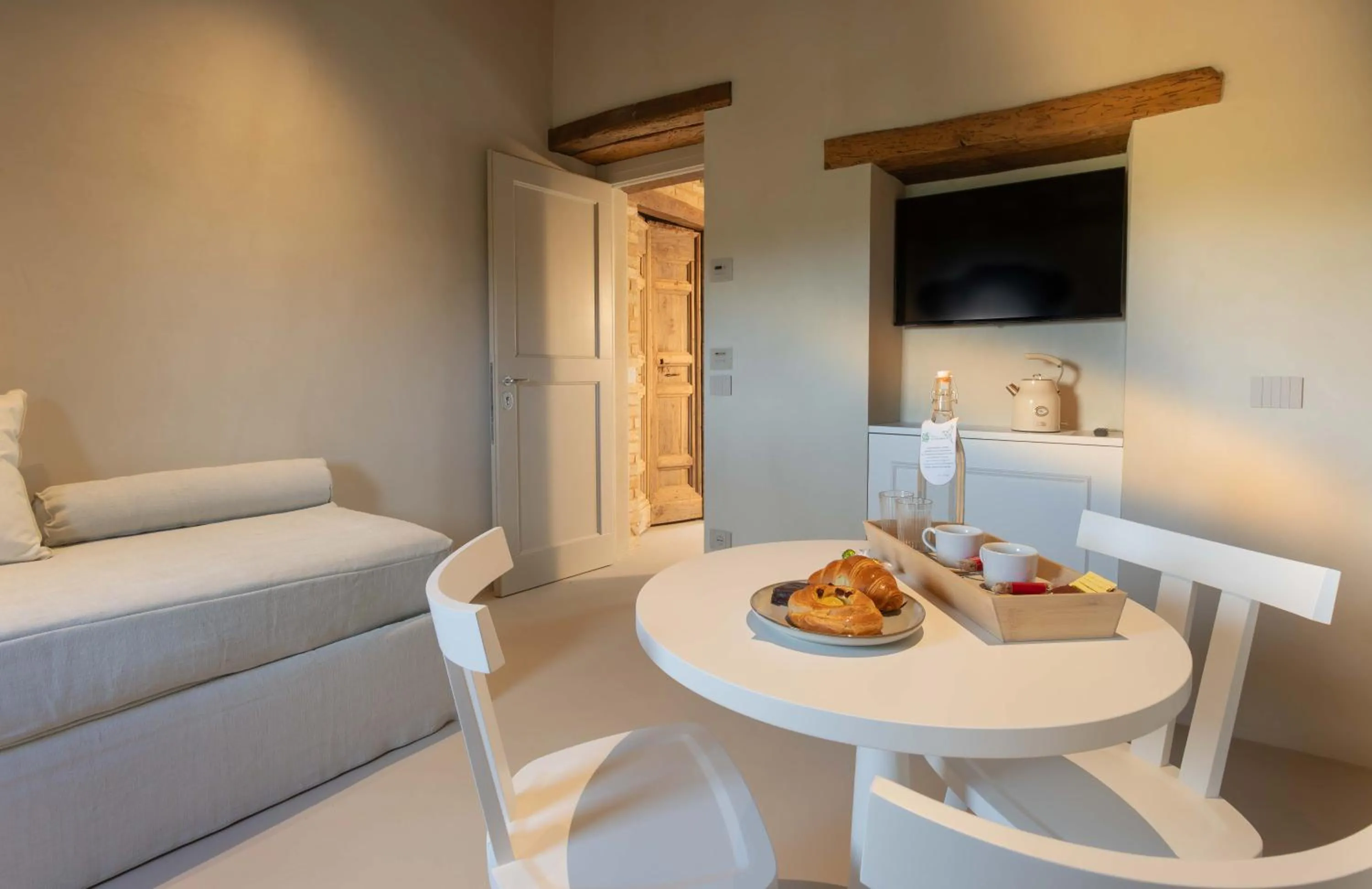 Photo of the whole room, Bed in Relais La Colombaia