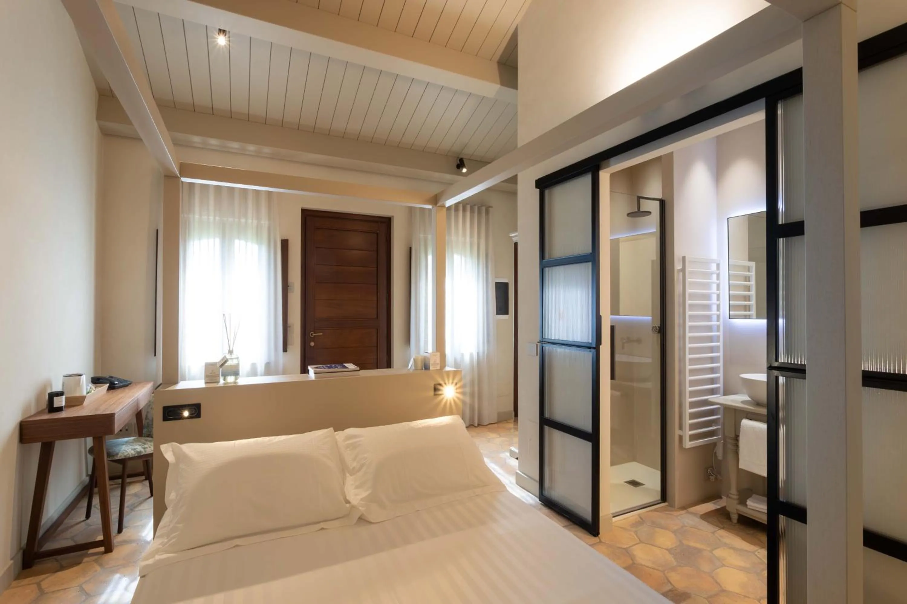 Photo of the whole room, Bed in Relais La Colombaia