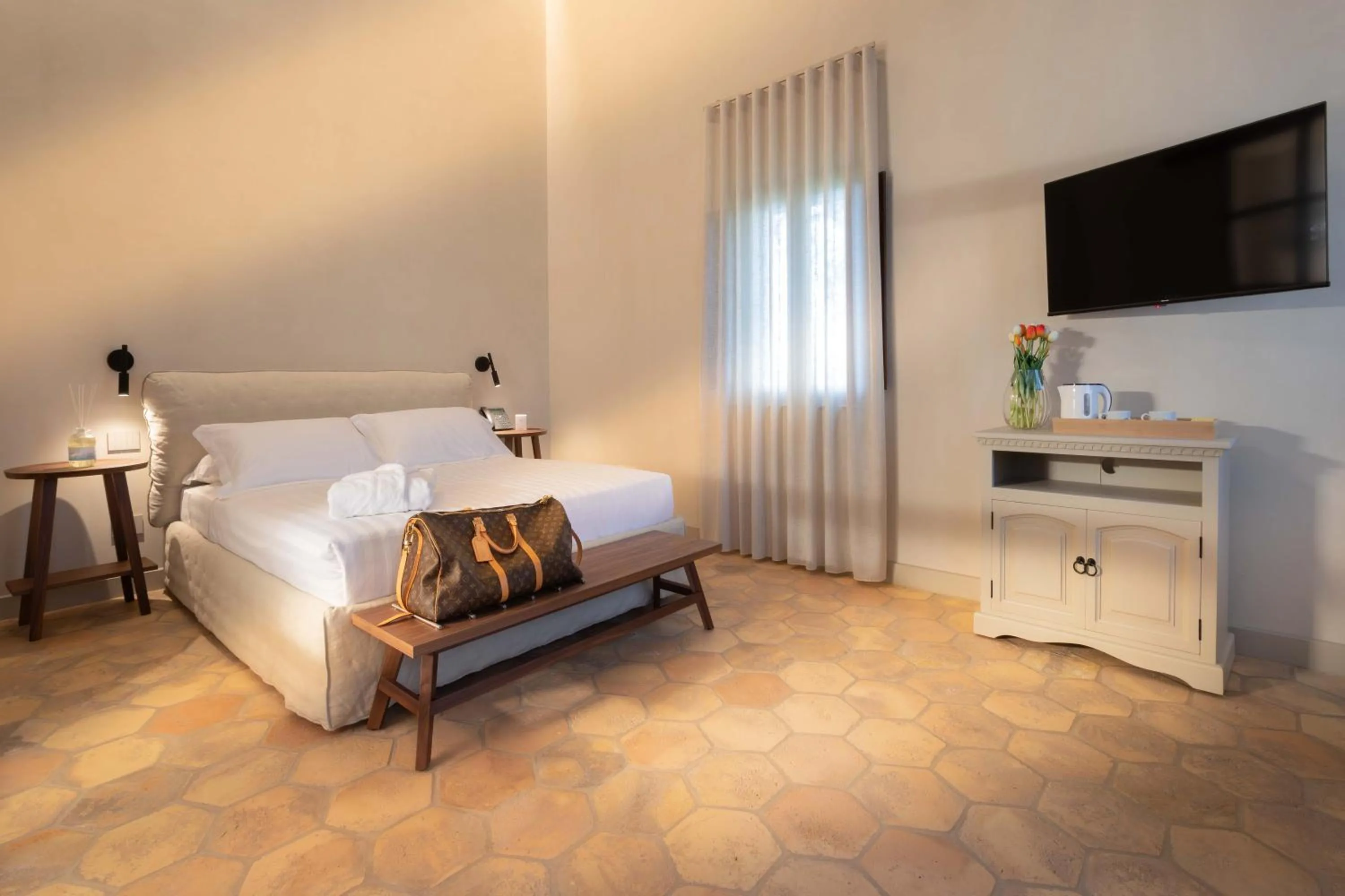 Photo of the whole room, Bed in Relais La Colombaia