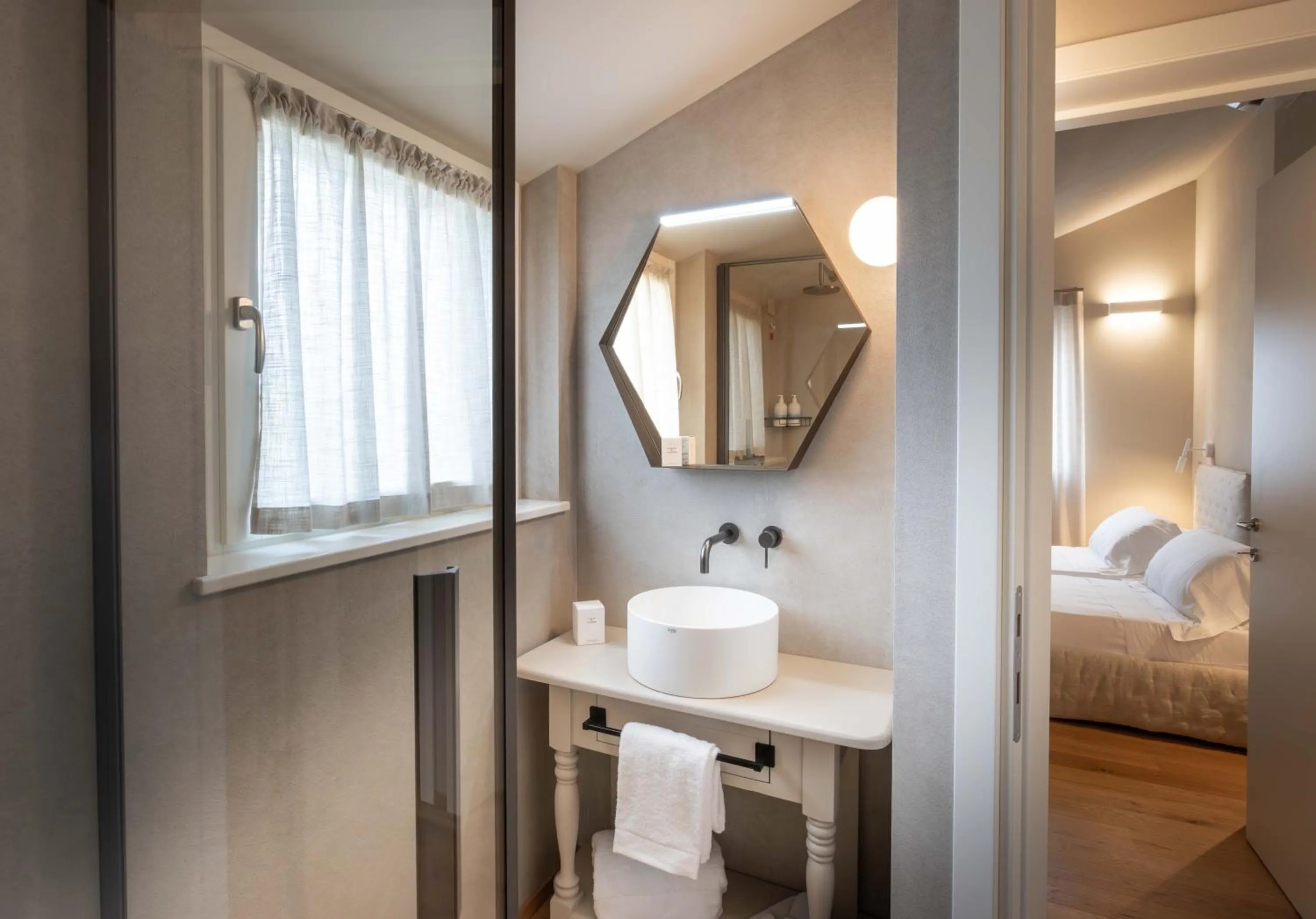 Toilet, Bed in Relais La Colombaia