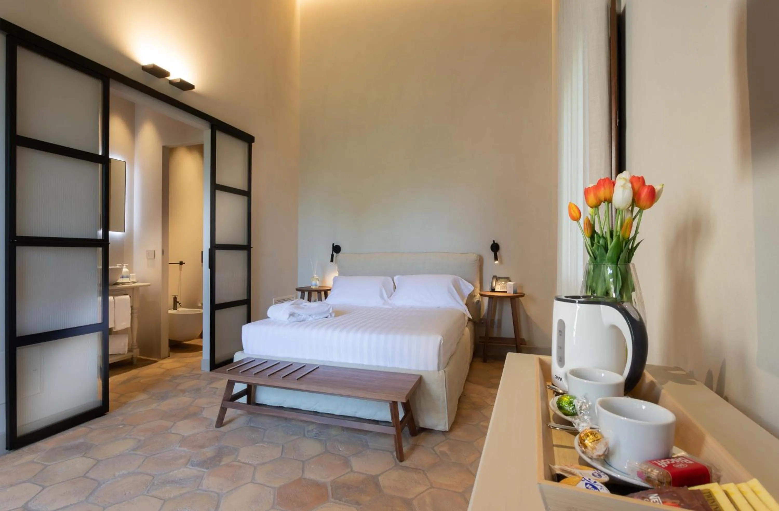 Photo of the whole room, Bed in Relais La Colombaia
