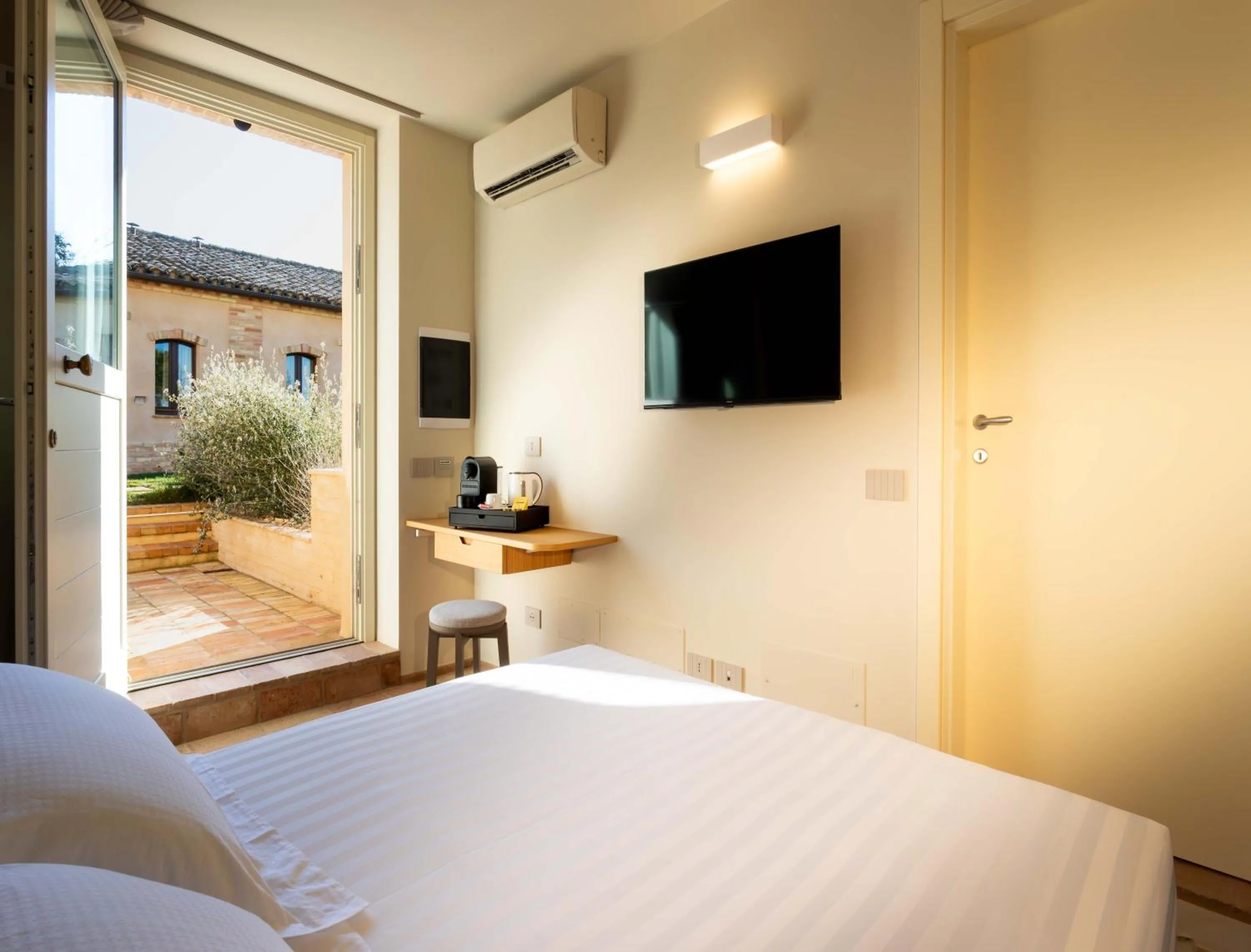 Photo of the whole room, Bed in Relais La Colombaia