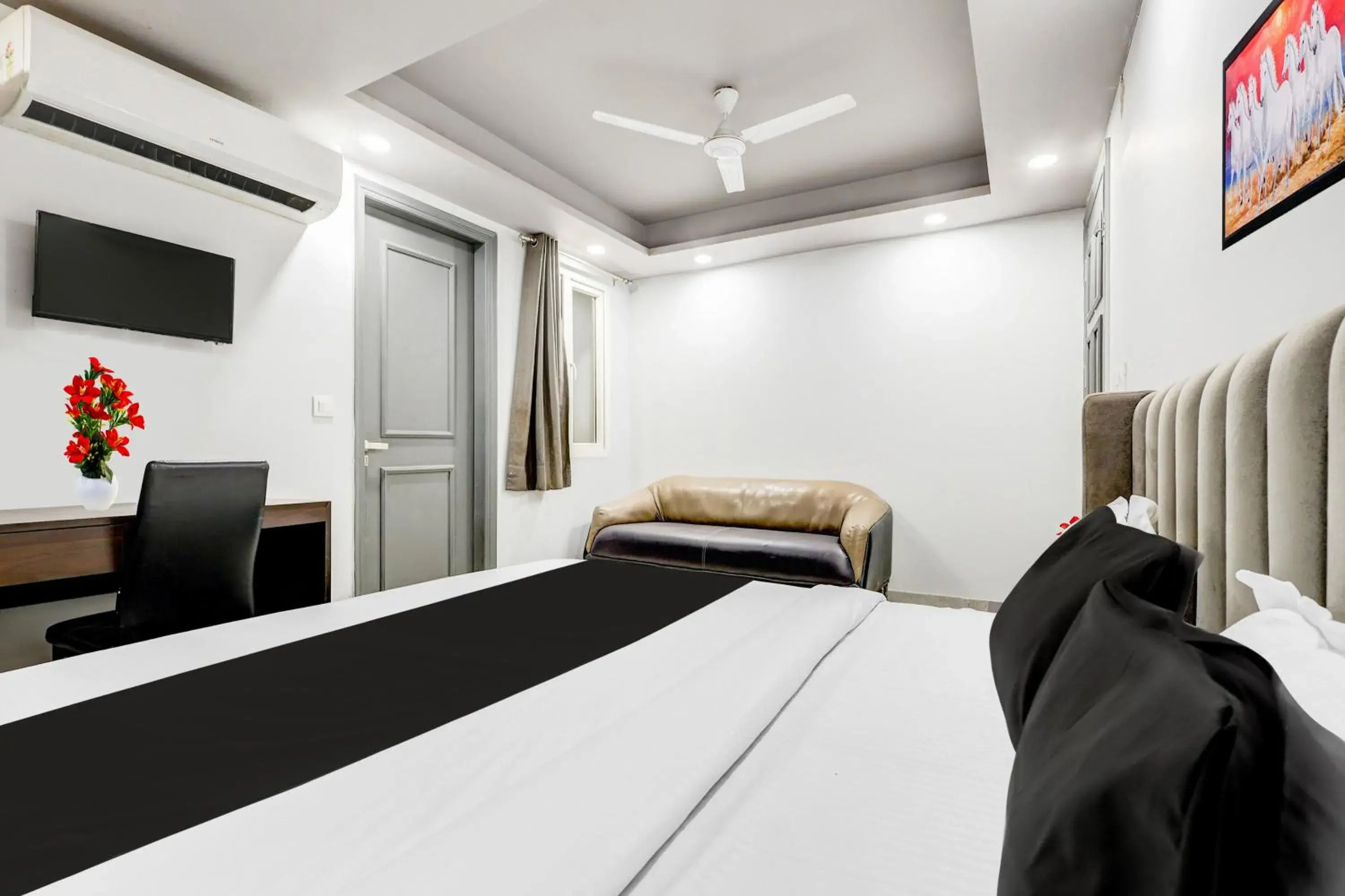 Bedroom, Bed in Super Collection O Shalimar Bagh Bedroom, Bed in Super Collection O Shalimar Bagh