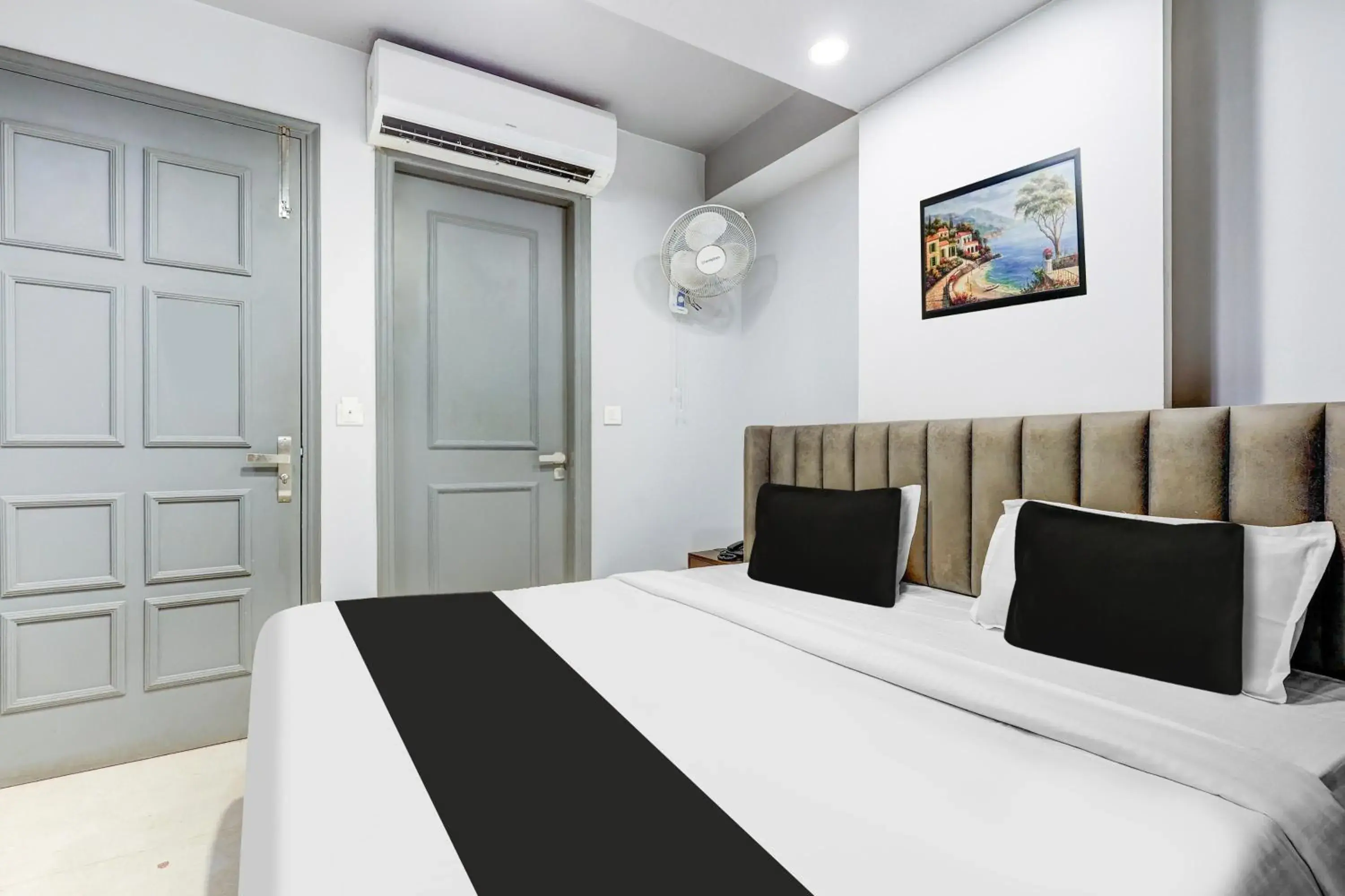 Bedroom, Bed in Super Collection O Shalimar Bagh Bedroom, Bed in Super Collection O Shalimar Bagh