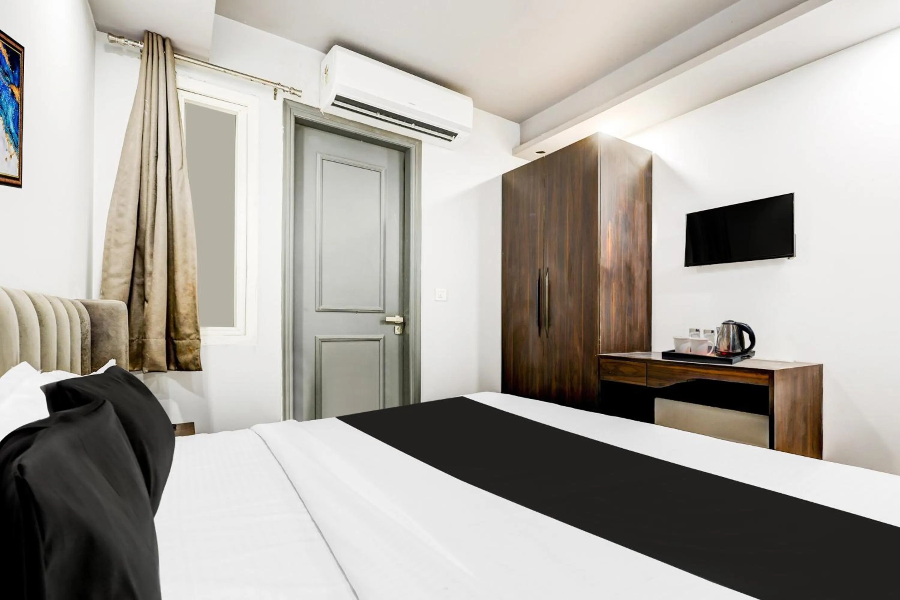 Bedroom, Bed in Super Collection O Shalimar Bagh