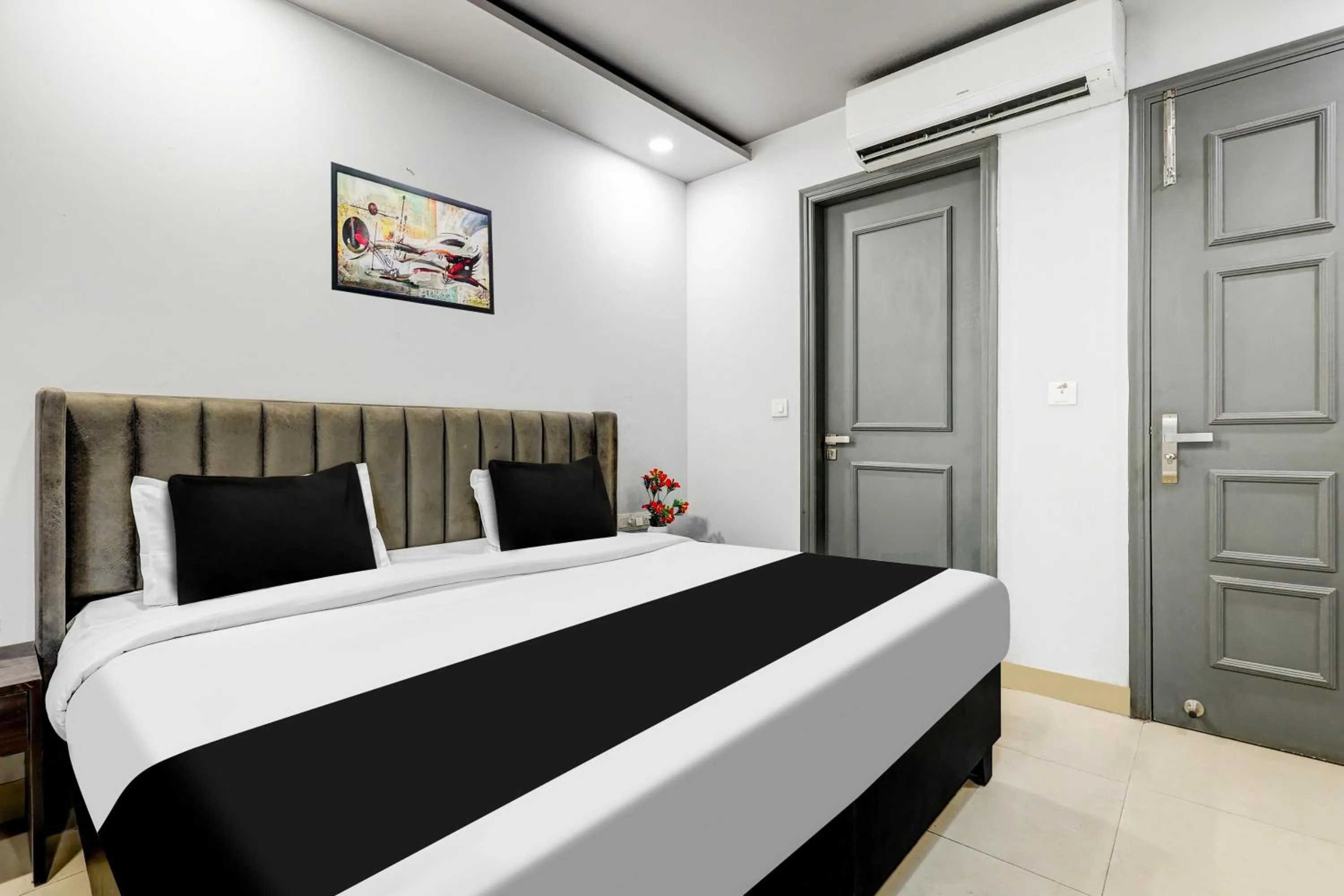 Bedroom, Bed in Super Collection O Shalimar Bagh