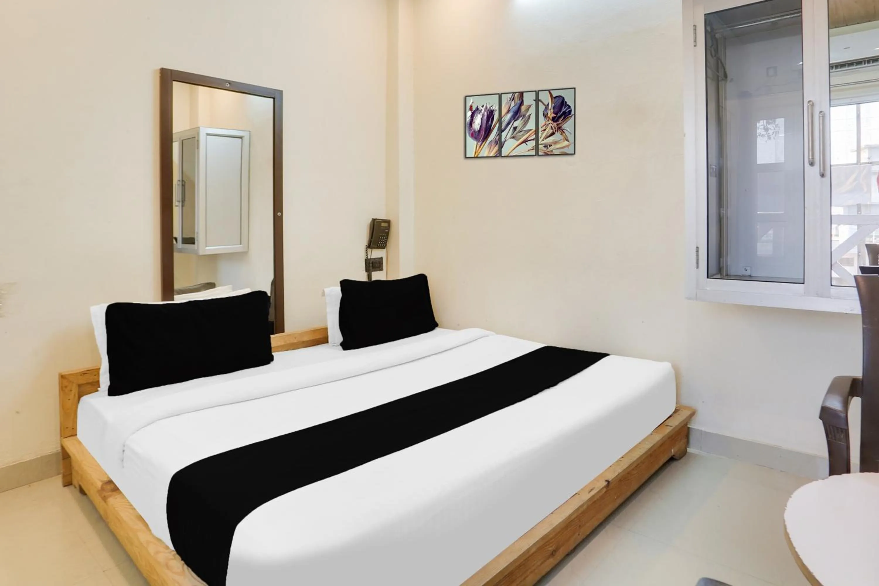 Bedroom, Bed in Super Hotel O Jamrani Formerly White House