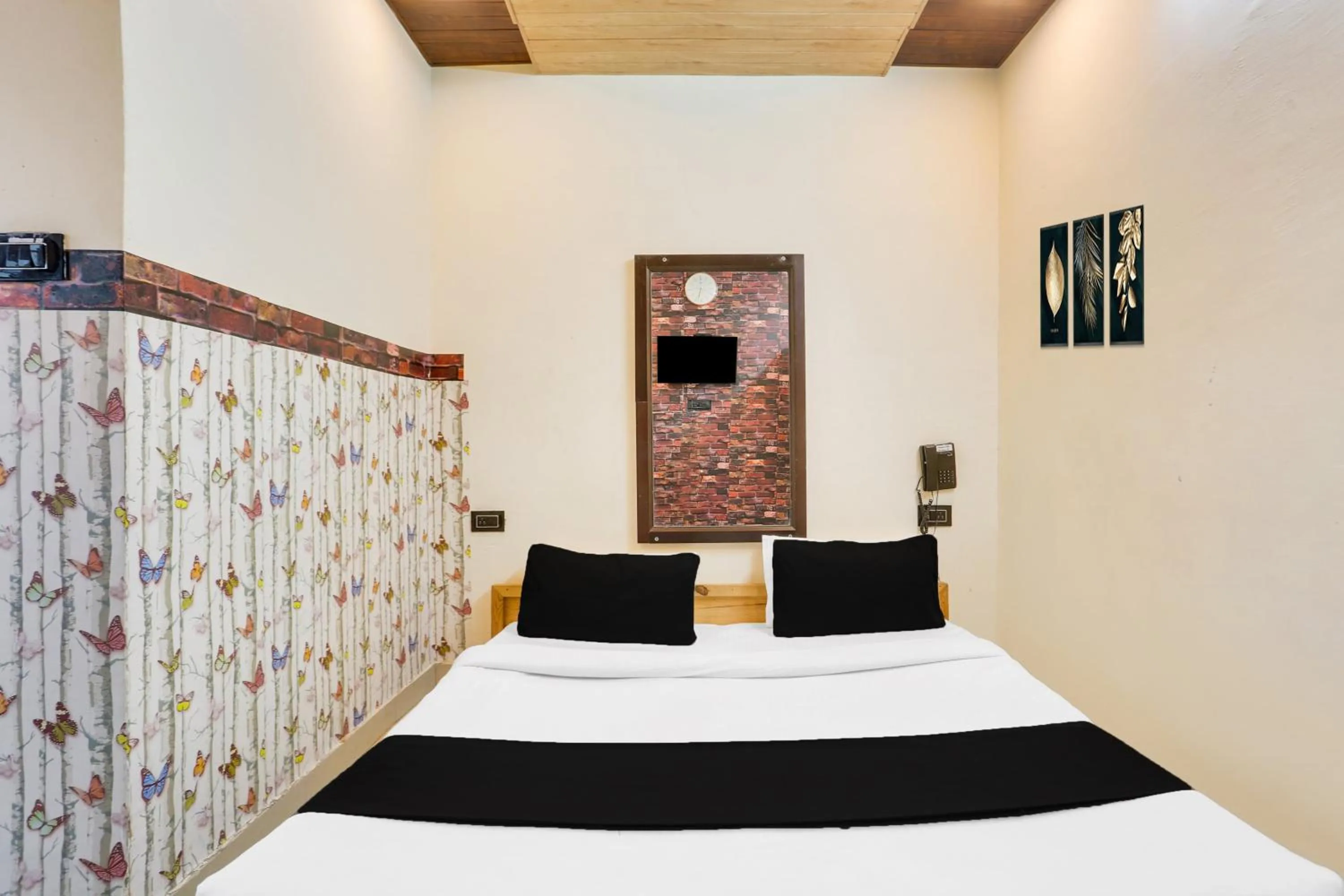 Bedroom, Bed in Super Hotel O Jamrani Formerly White House