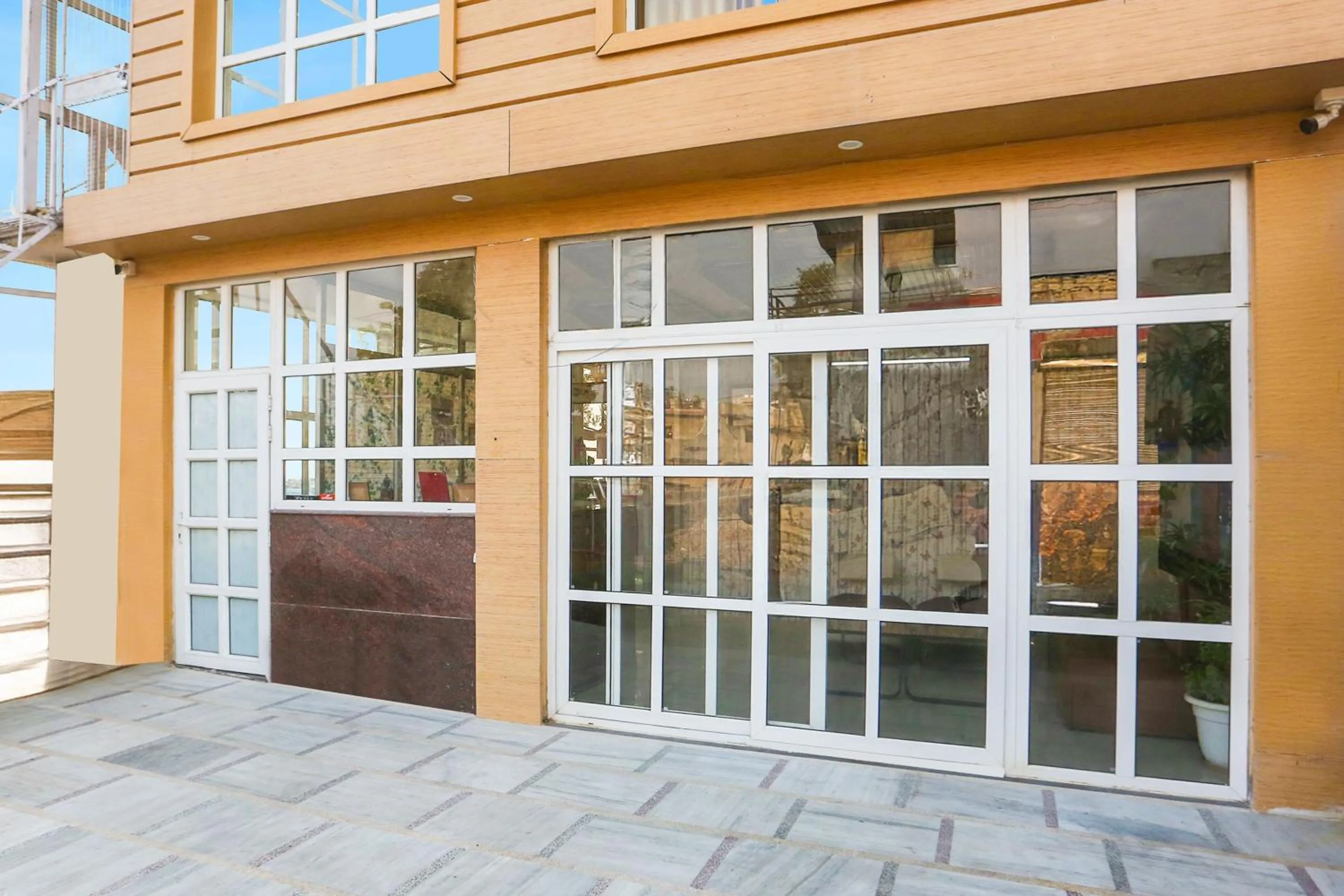 Facade/entrance in Super Hotel O Jamrani Formerly White House