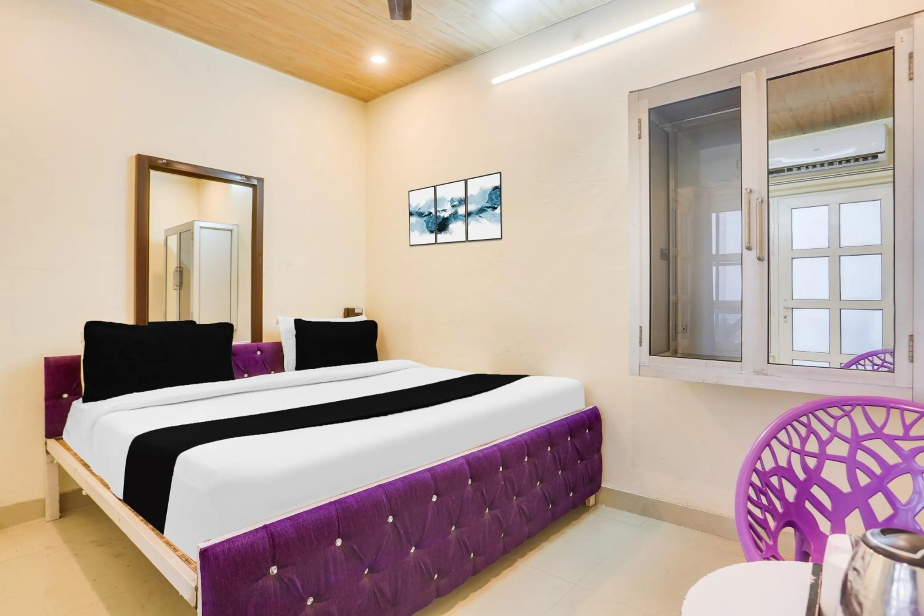 Bedroom, Bed in Super Hotel O Jamrani Formerly White House