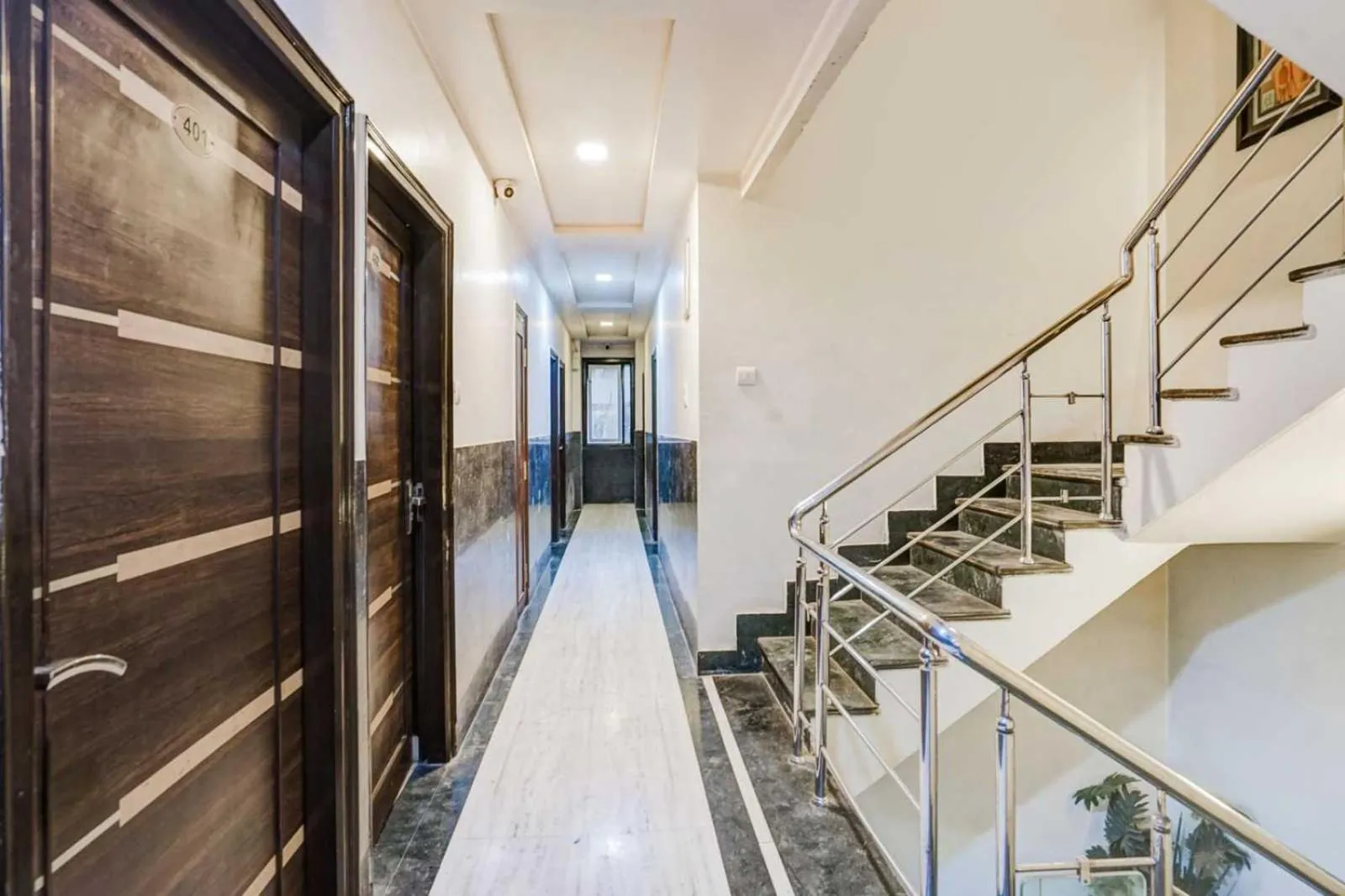 Lobby or reception in Super Collection O Sindhi Camp Formerly Hotel Abhinandan Inn