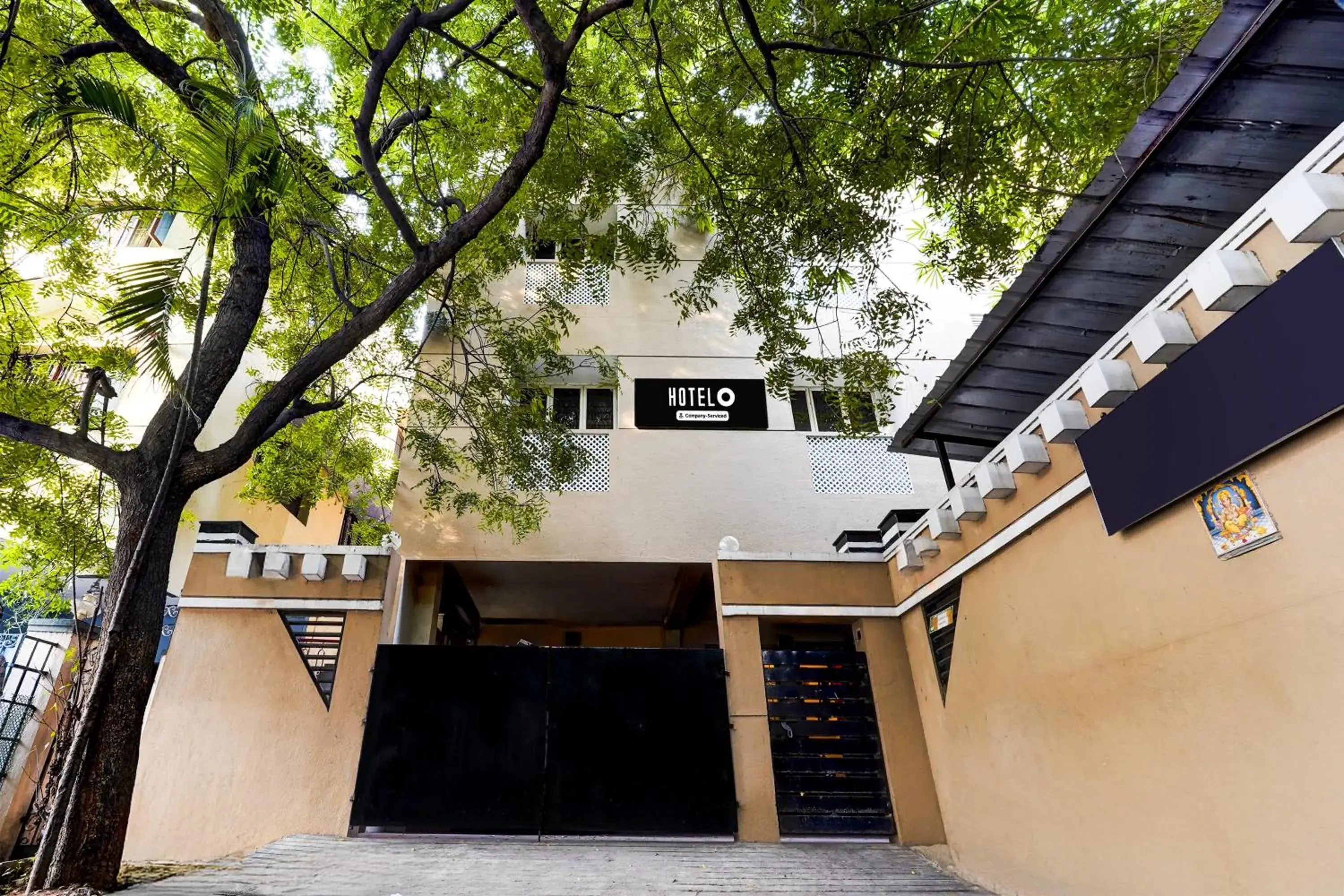 Facade/entrance in Super Hotel O Chrompet Near Rela Hospital Facade/entrance in Super Hotel O Chrompet Near Rela Hospital