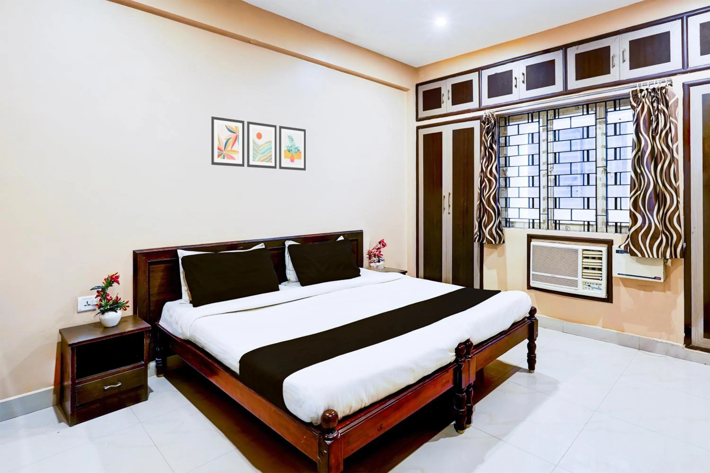 Bedroom in Hotel O Chrompet Near Rela Hospital