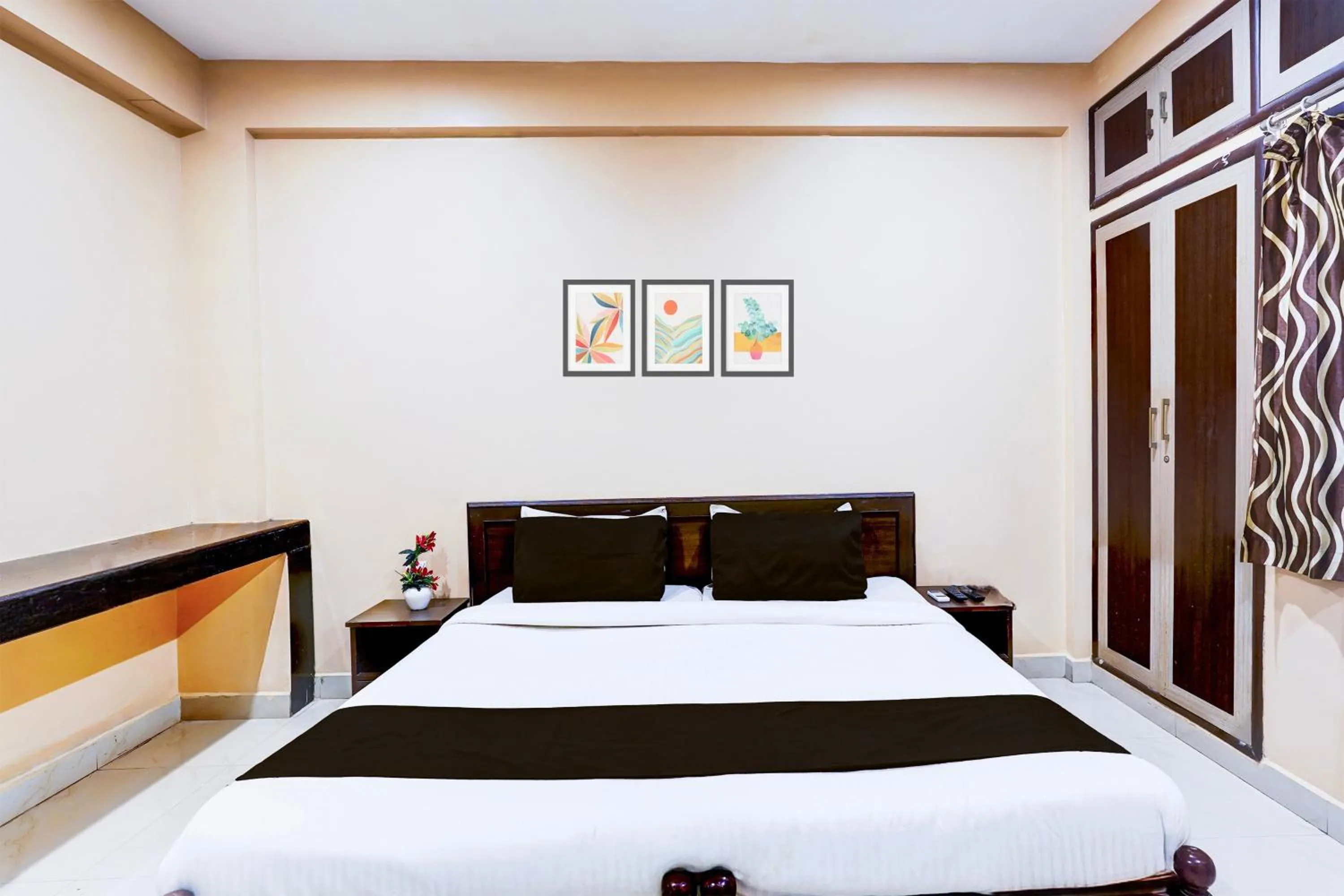 Bedroom in Hotel O Chrompet Near Rela Hospital