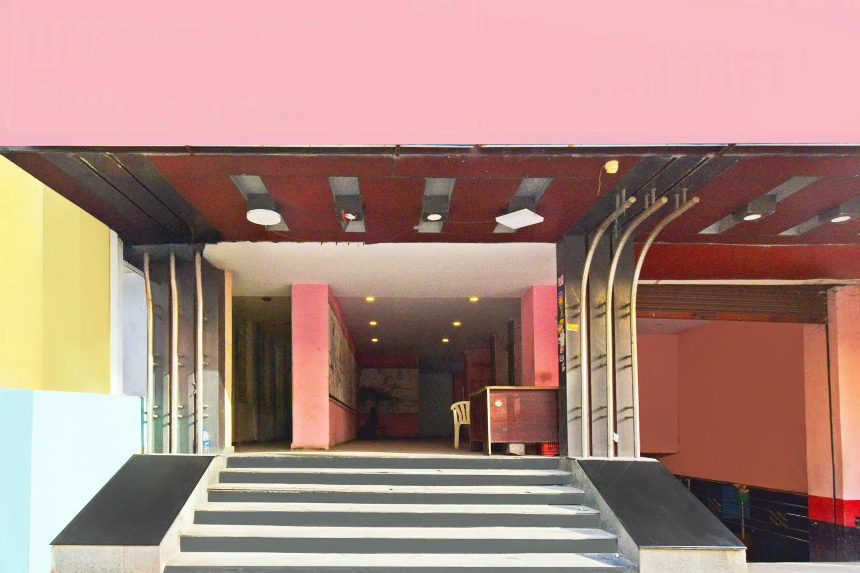 Facade/entrance in Super Townhouse Ameerpet Balkampet Road