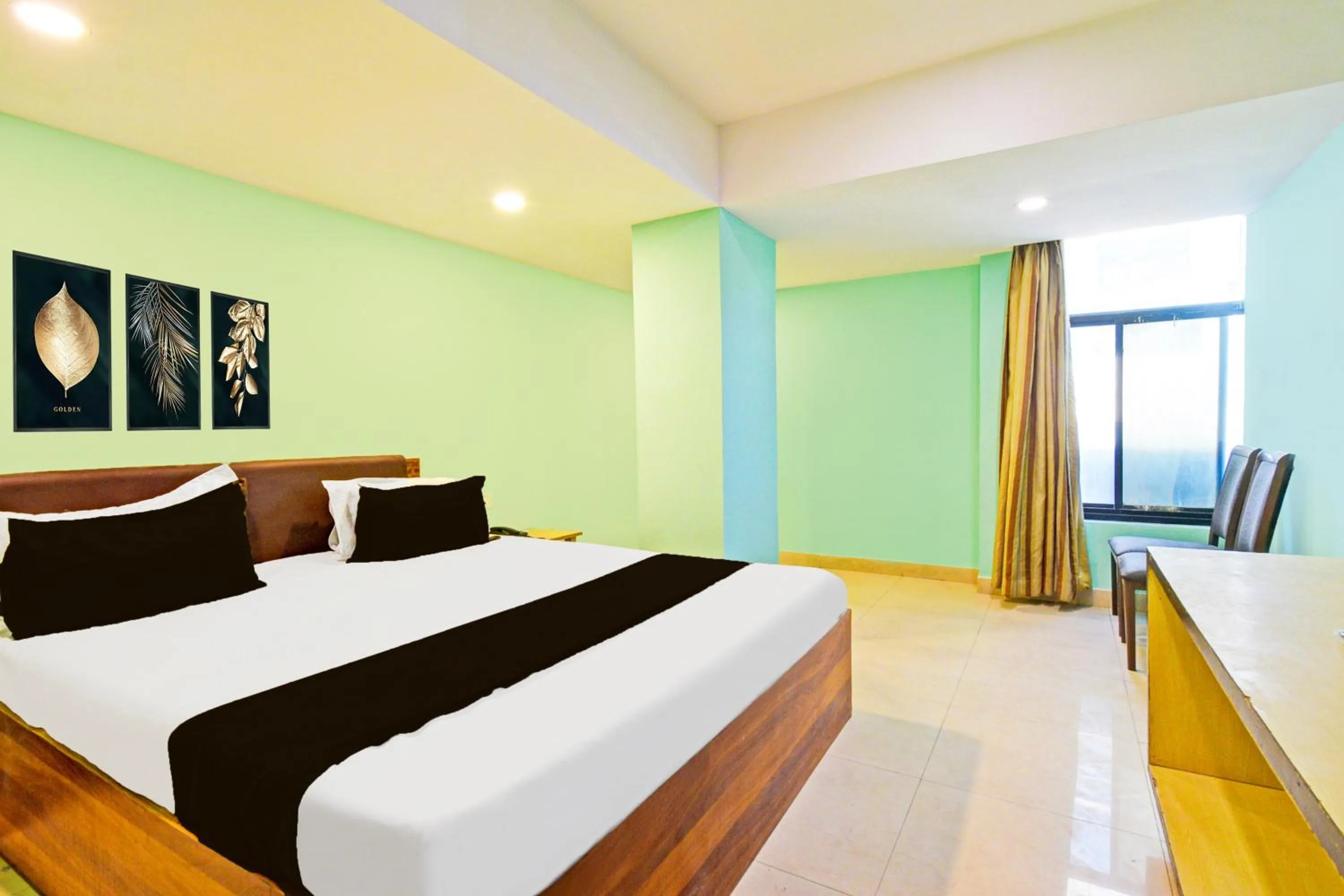 Bedroom, Bed in Super Townhouse Ameerpet Balkampet Road
