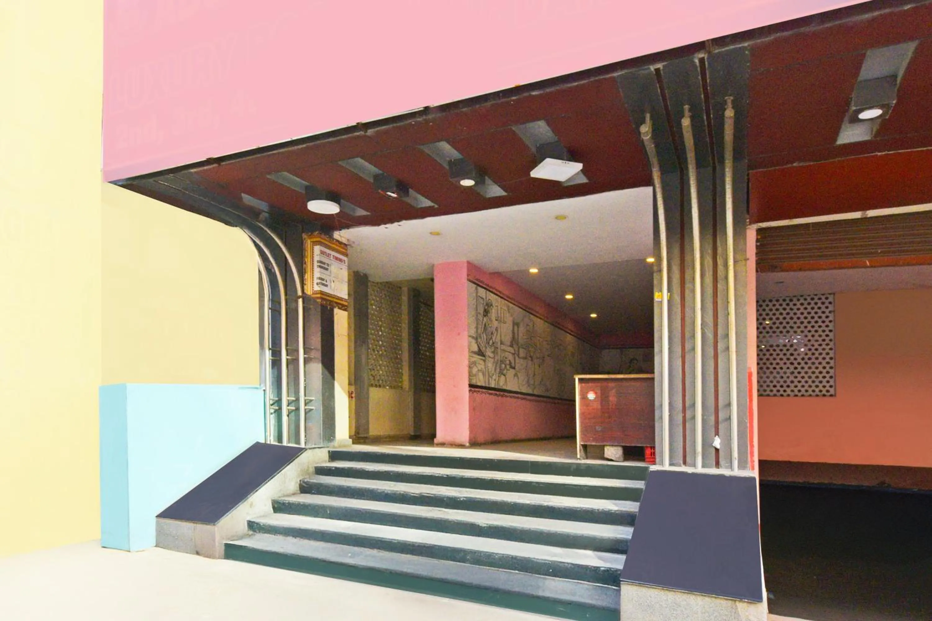 Facade/entrance in Super Townhouse Ameerpet Balkampet Road