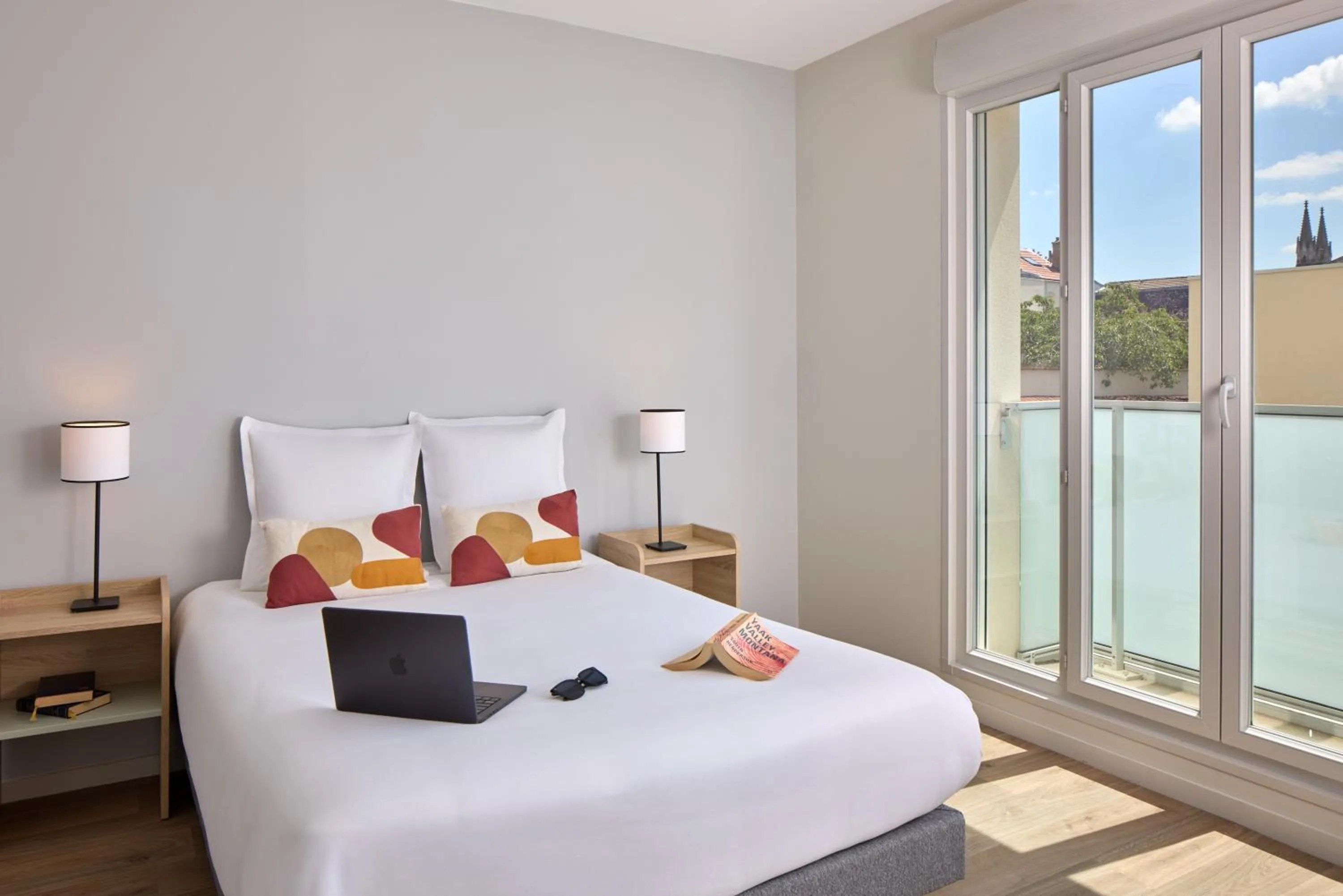 Bed in Zenitude Quality Aparthotel Reims - Saint-Thomas