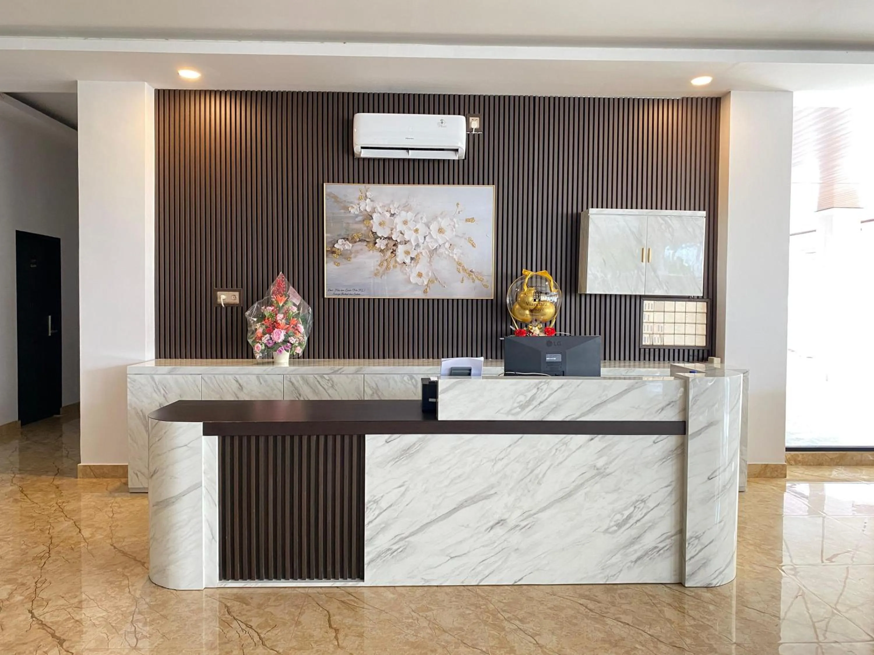 Lobby or reception in Sans Vibes Viandara Pekanbaru