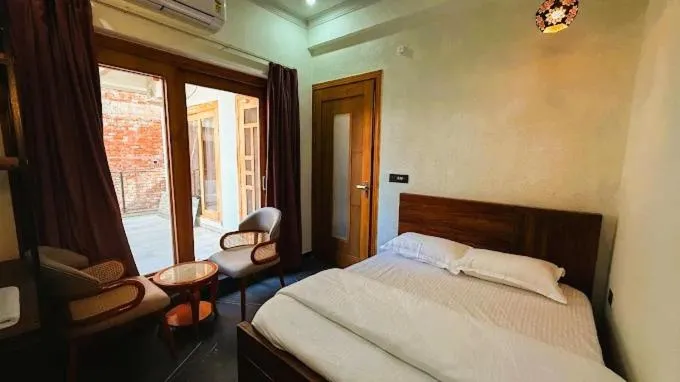 Yes Hotel By The Ganges