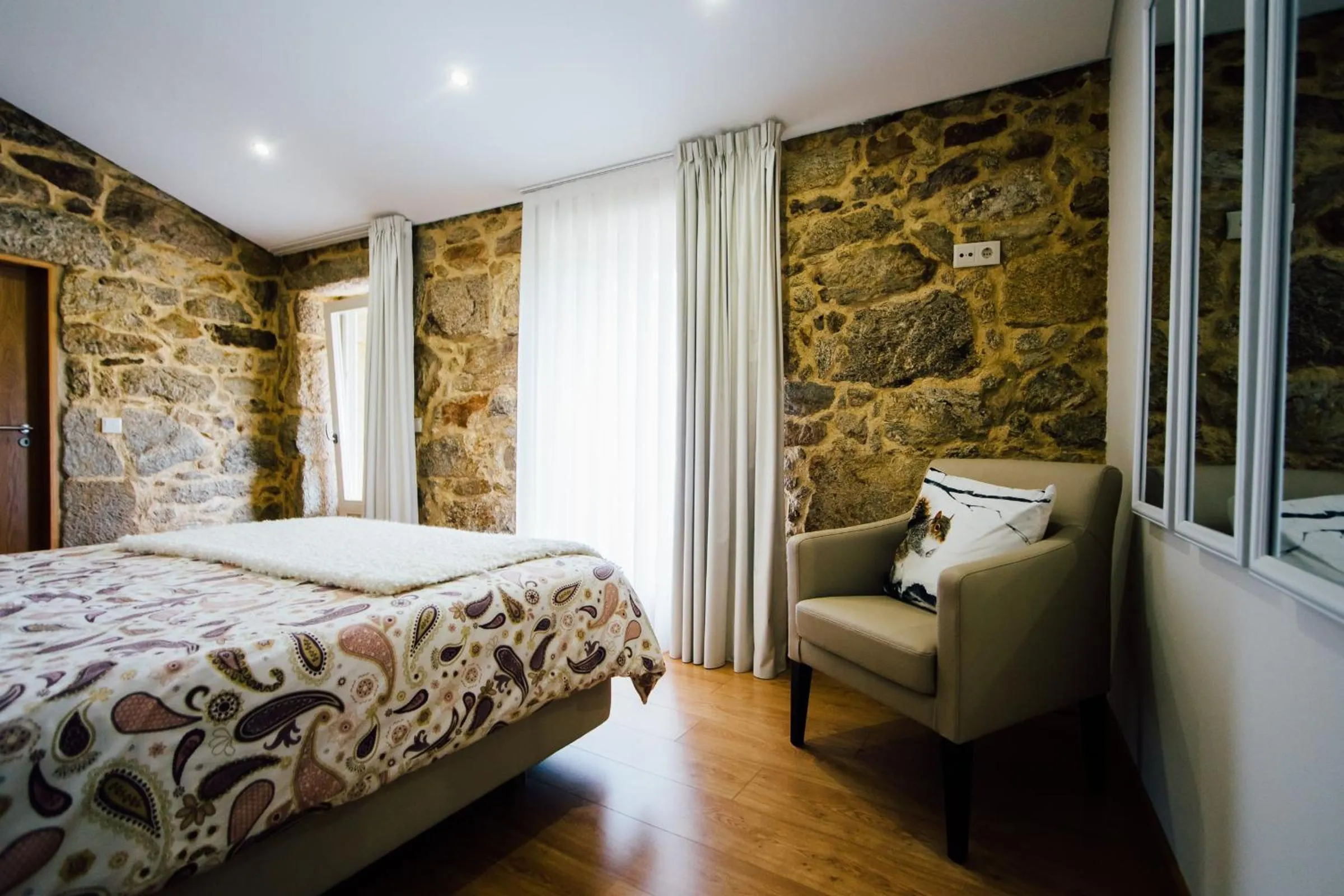 Shower, Bed in Vougaldeias Casas da Seara