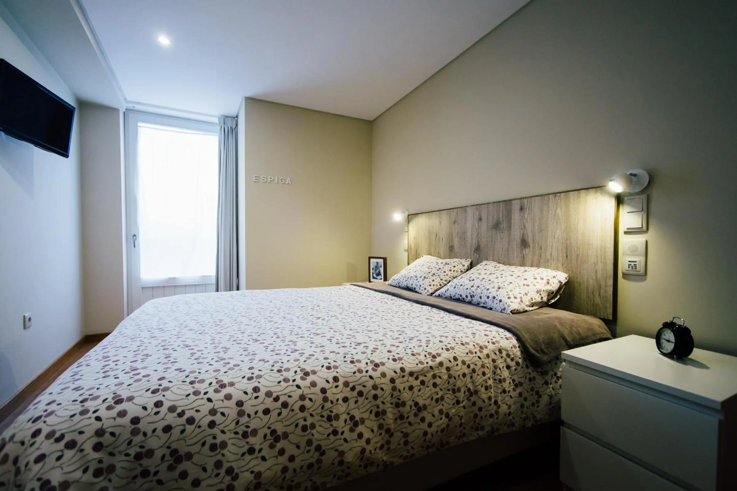 Shower, Bed in Vougaldeias Casas da Seara