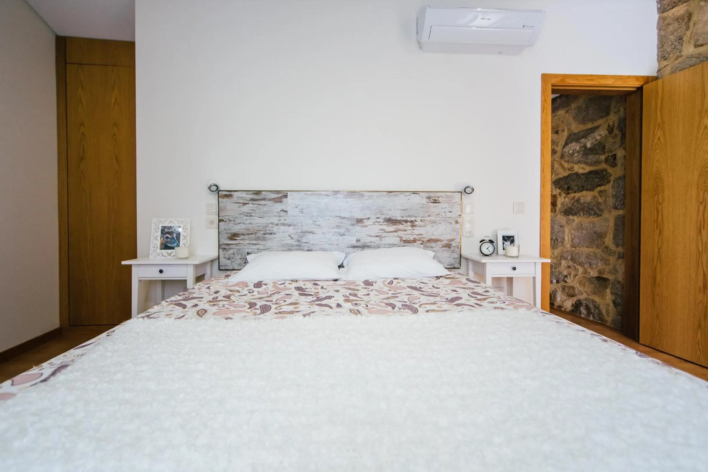 Shower, Bed in Vougaldeias Casas da Seara
