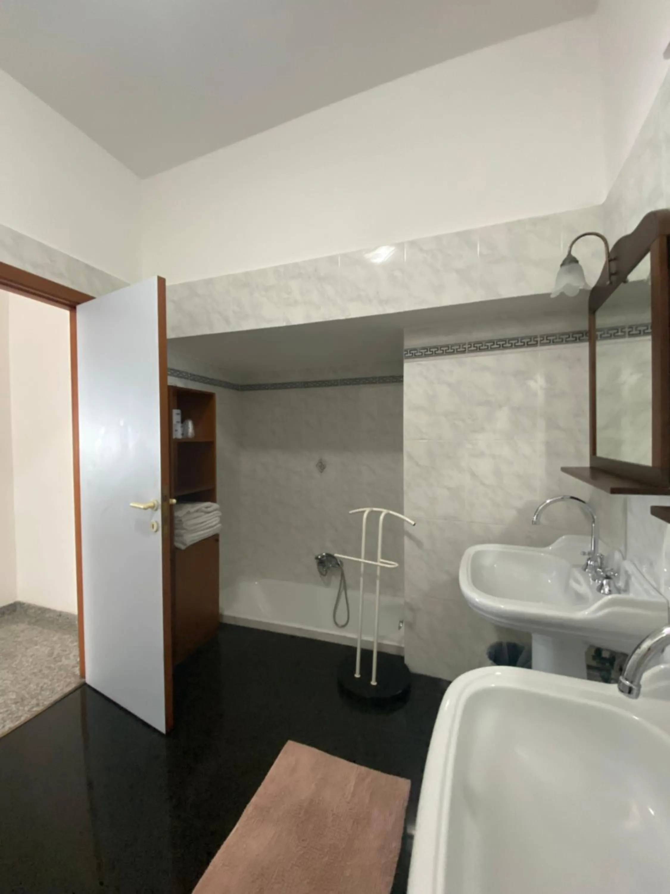 Bathroom in Hotel Leopold