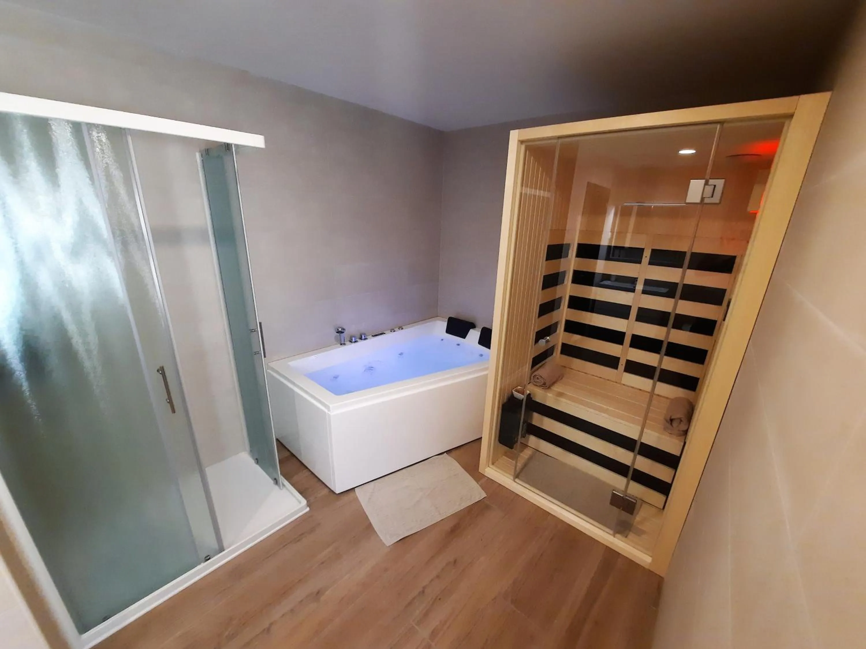 Spa and wellness centre/facilities in Apartments Hlapi with SPA