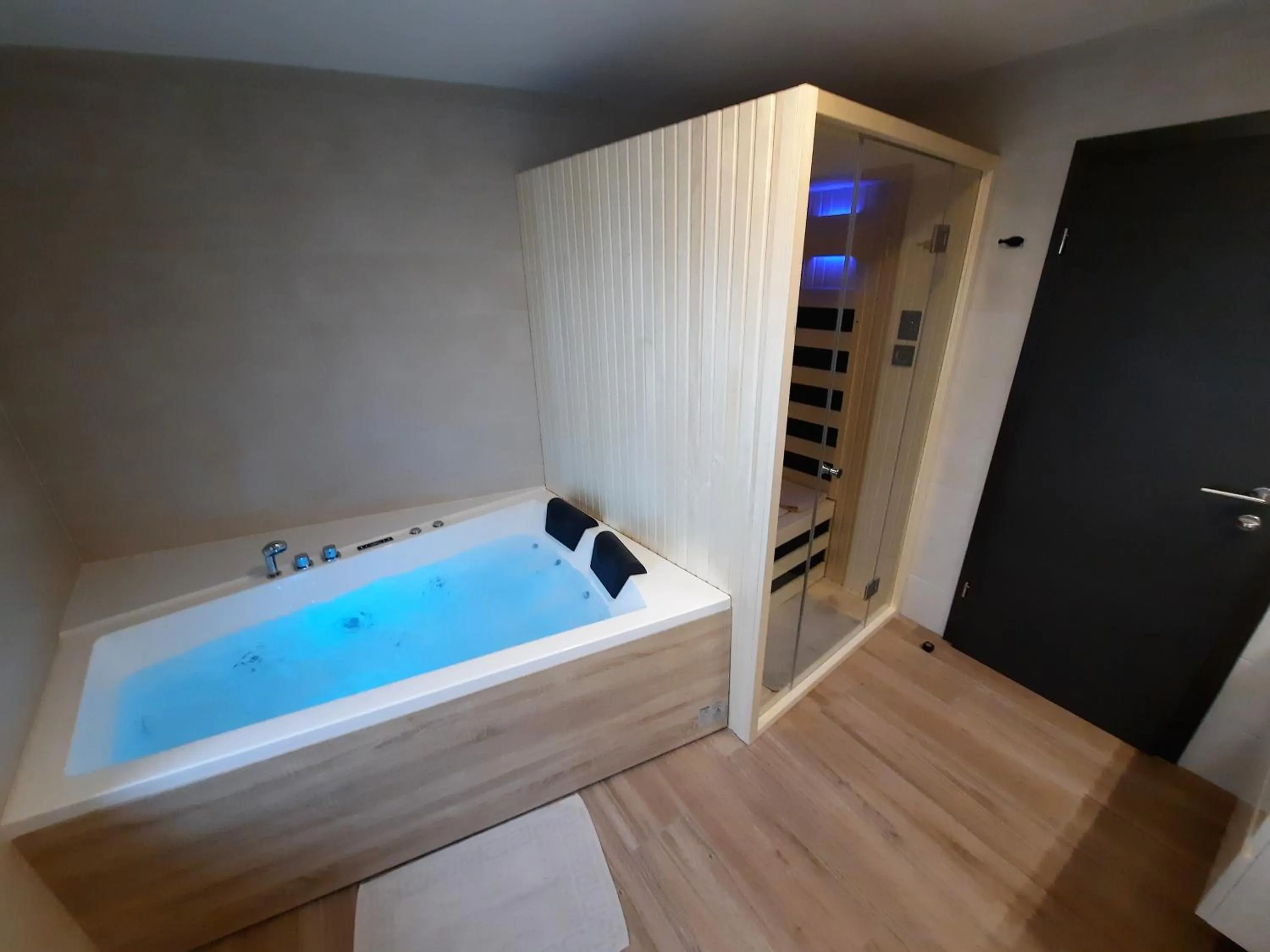 Spa and wellness centre/facilities in Apartments Hlapi with SPA