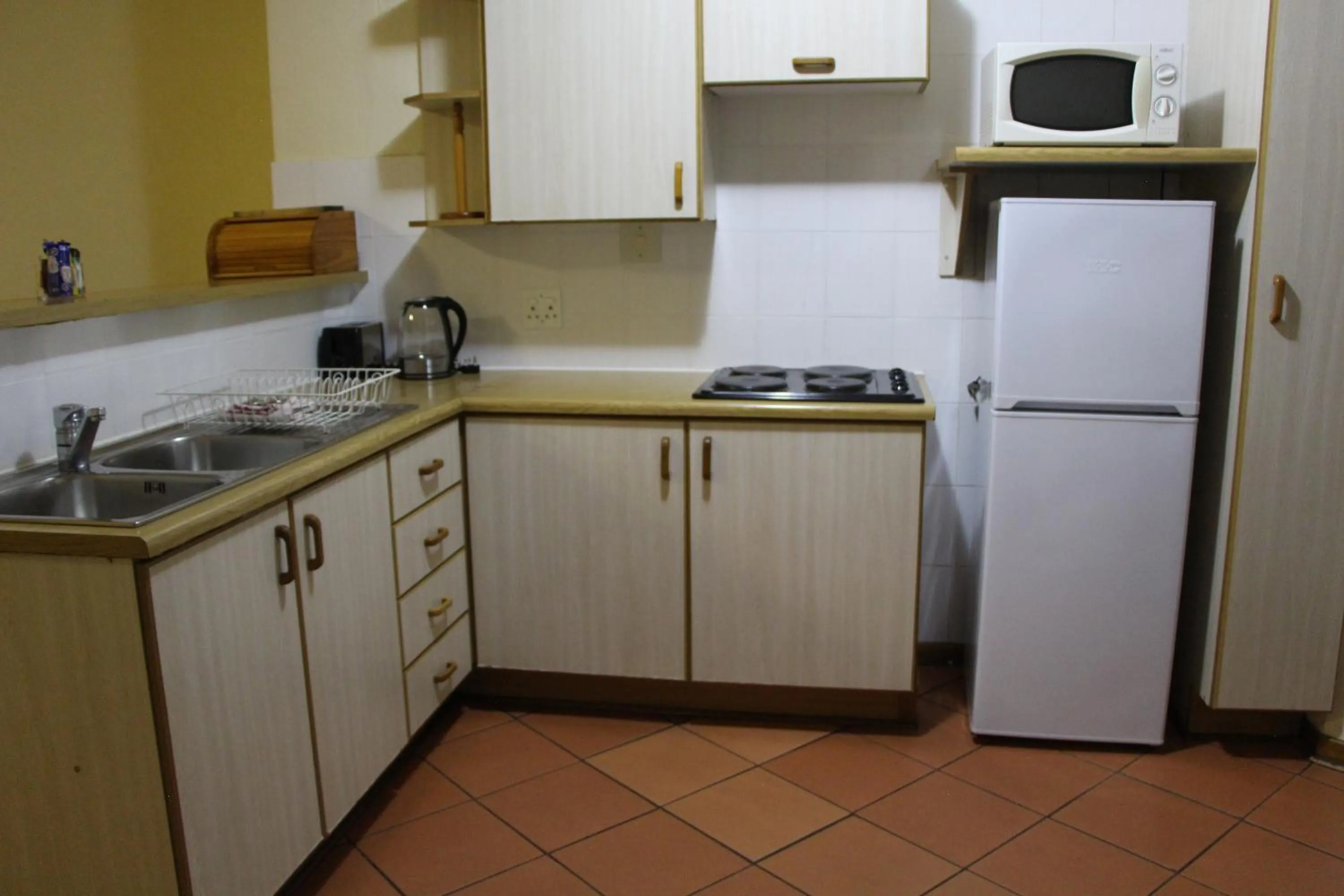 Kitchen or kitchenette in Mogodi Lodge