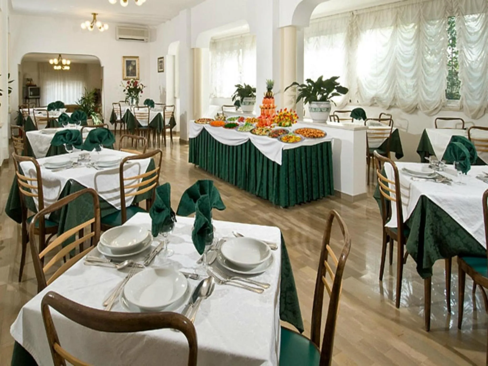 Restaurant/places to eat in Hotel Morena Riccione Centrale
