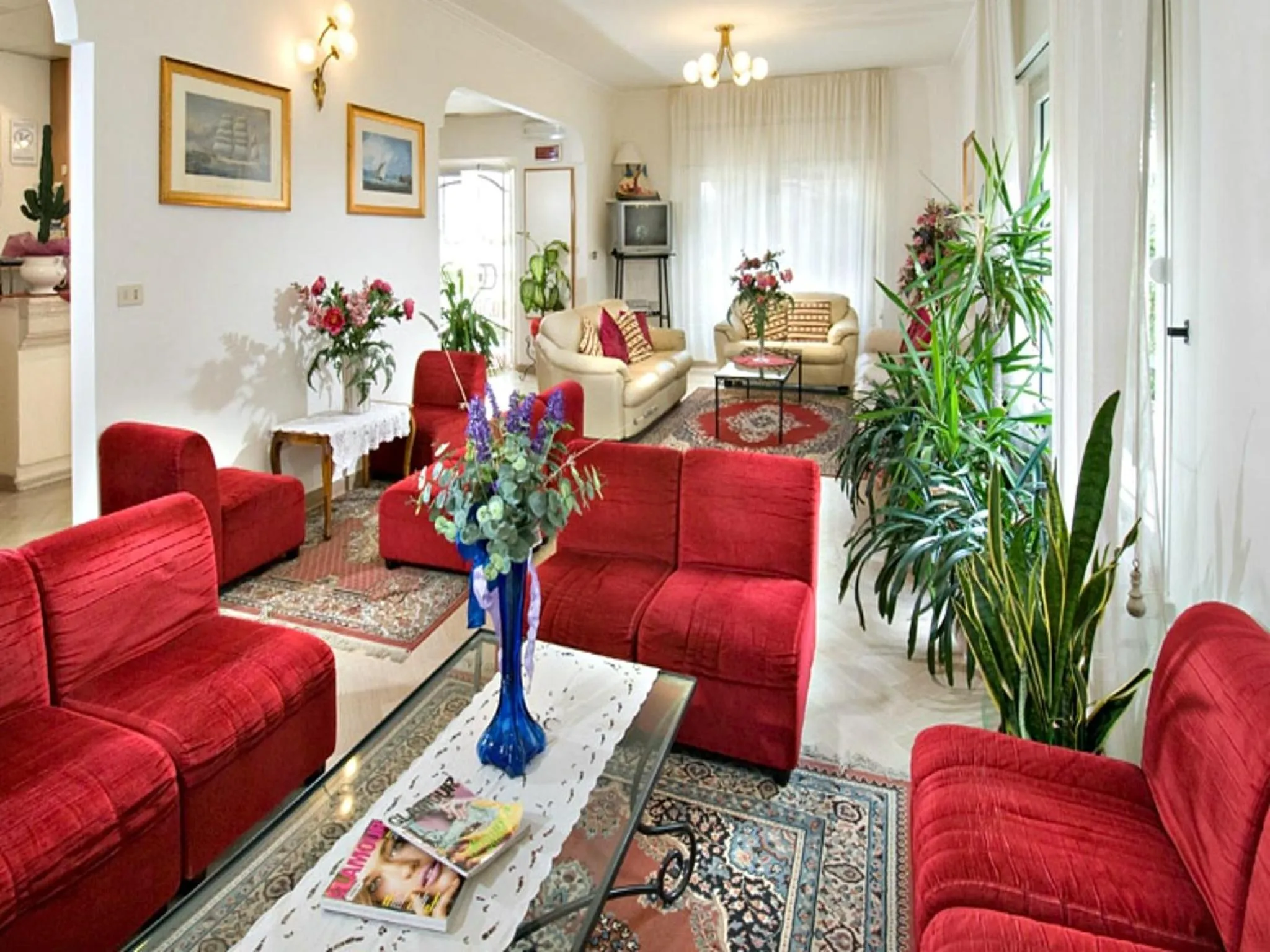 Communal lounge/ TV room in Hotel Morena Riccione Centrale