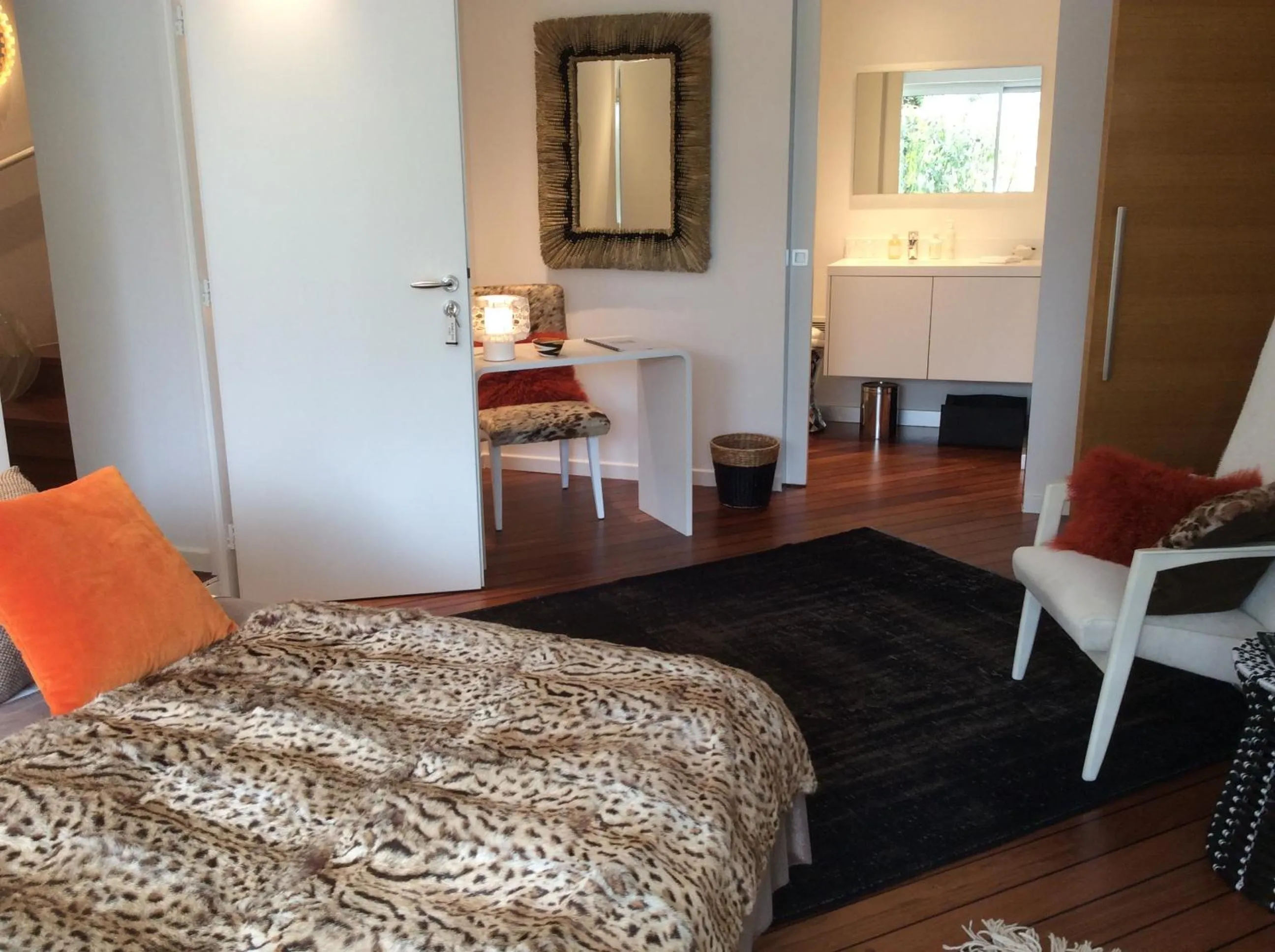 Photo of the whole room in La Villa Haute Corniche