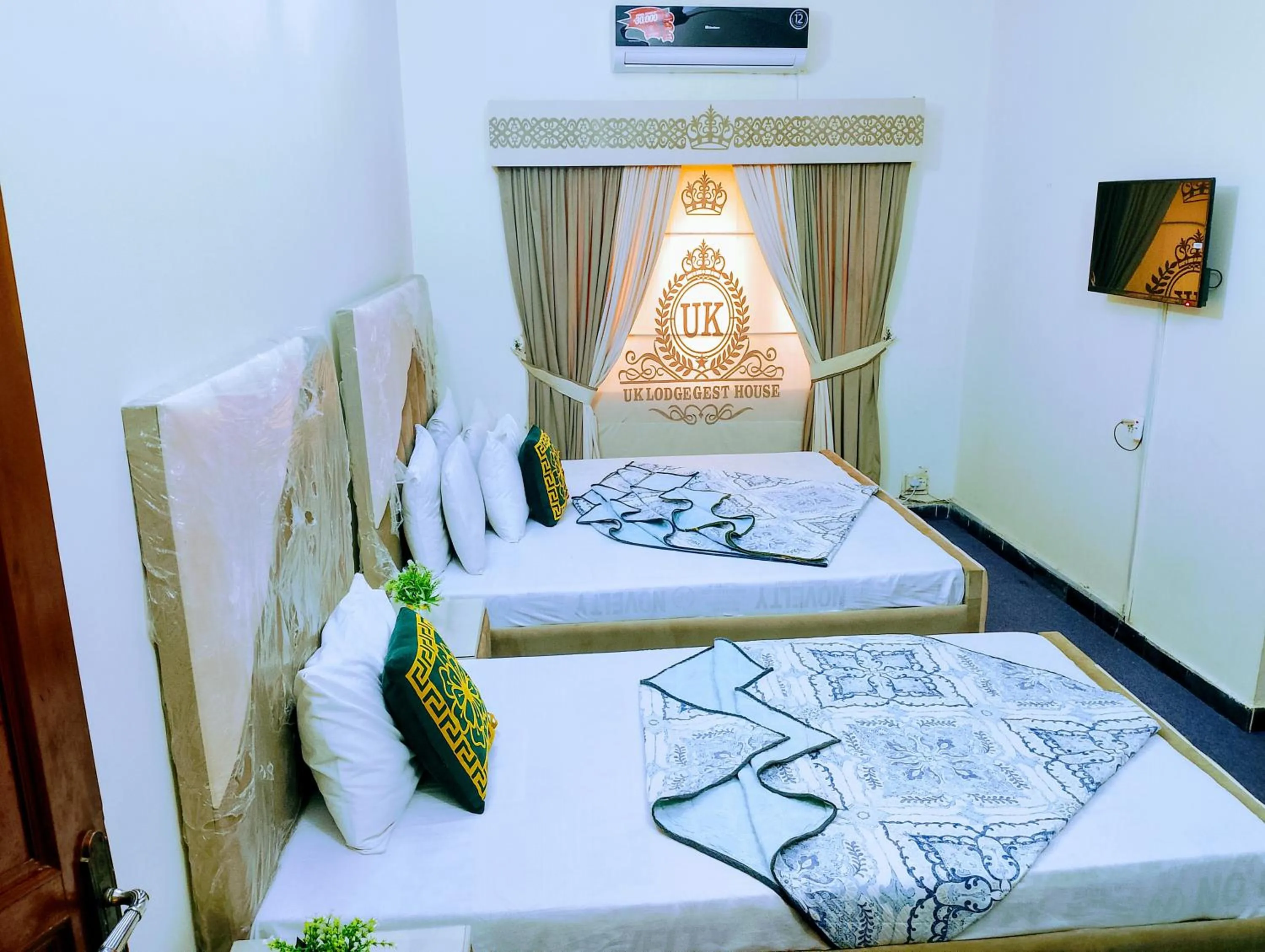 Bed in Uk Family Lodge